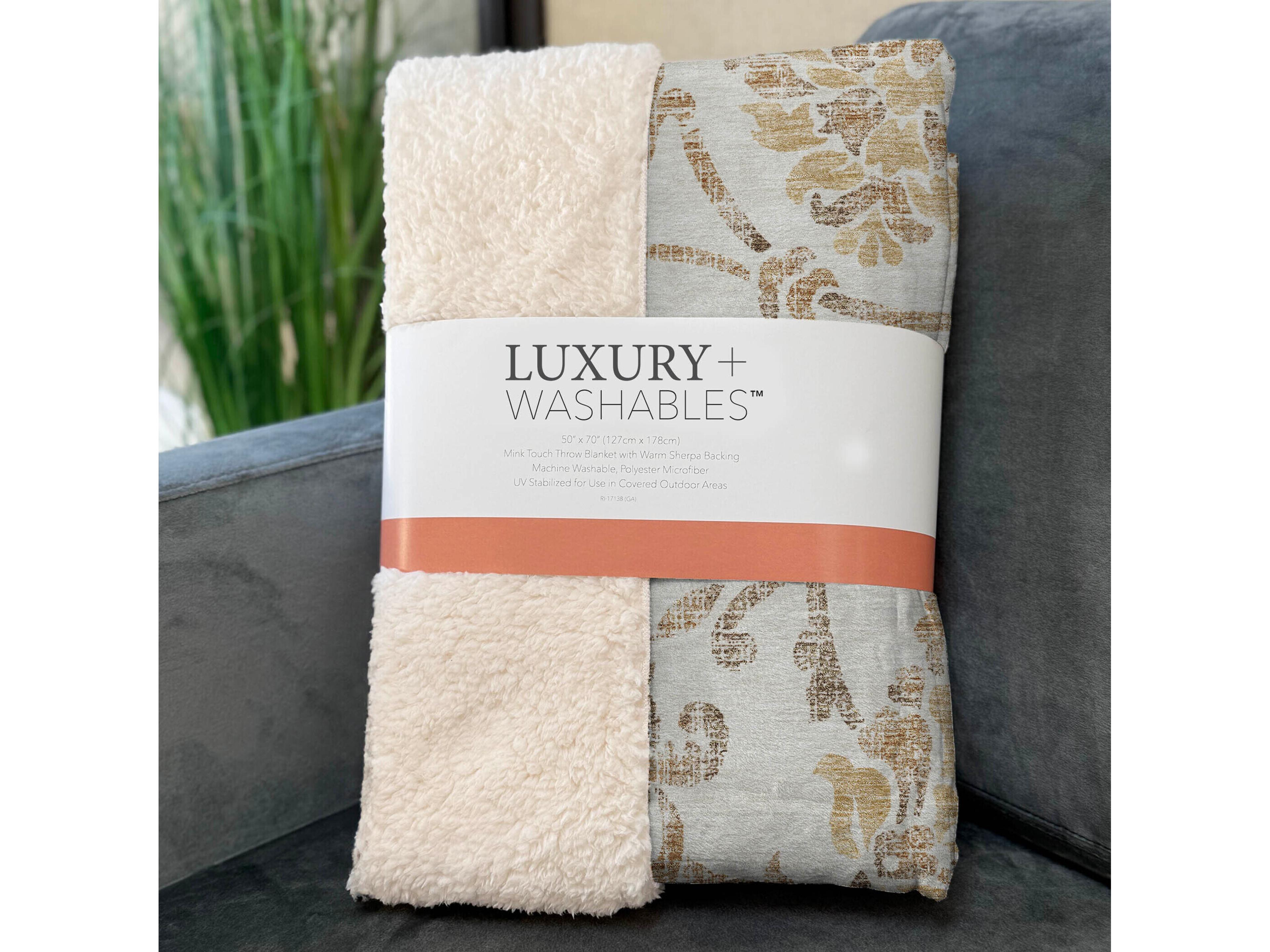 Dalyn Sherpa Ivory Polyester Throw