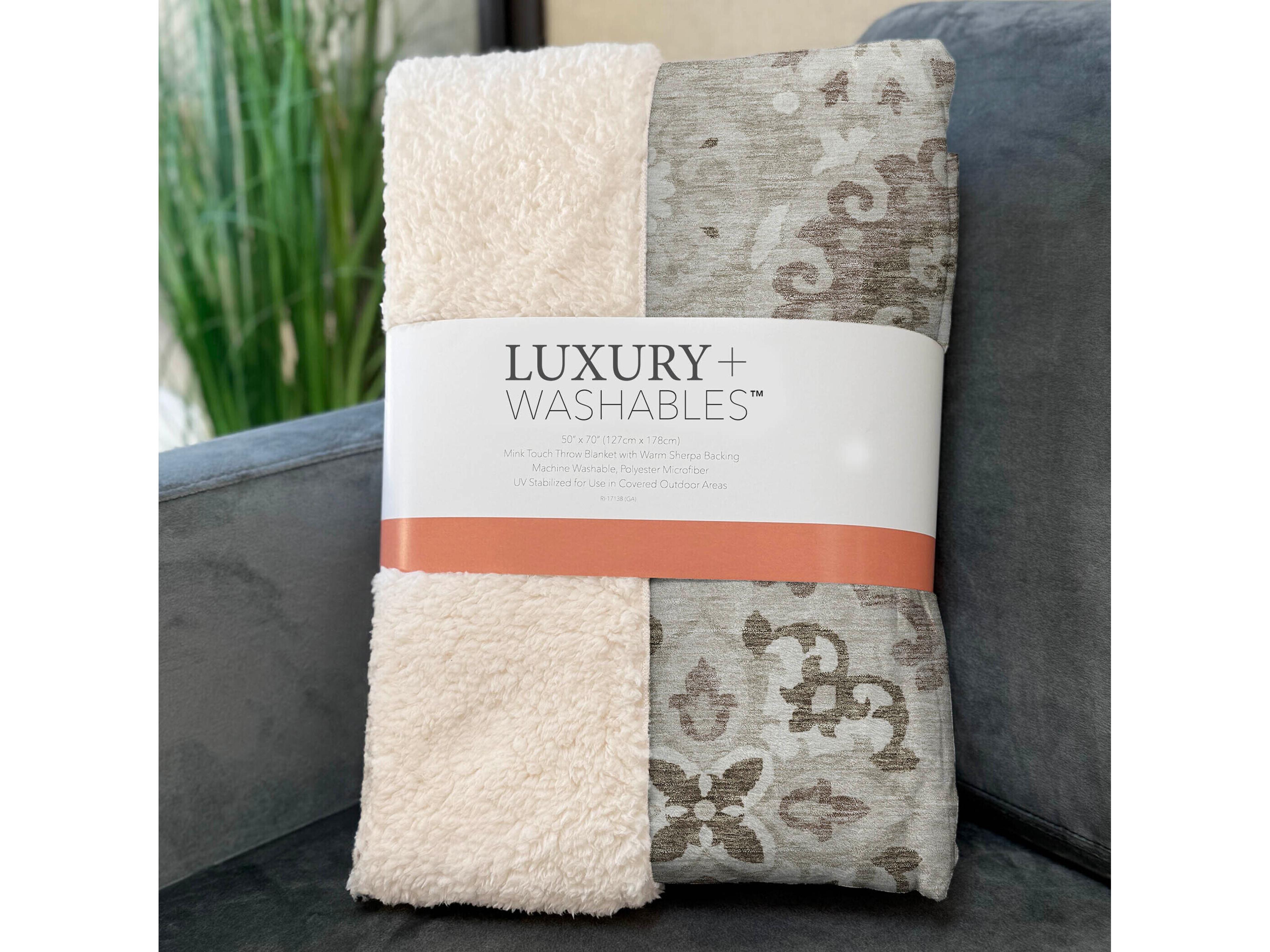 Dalyn Sherpa Brown Polyester Throw