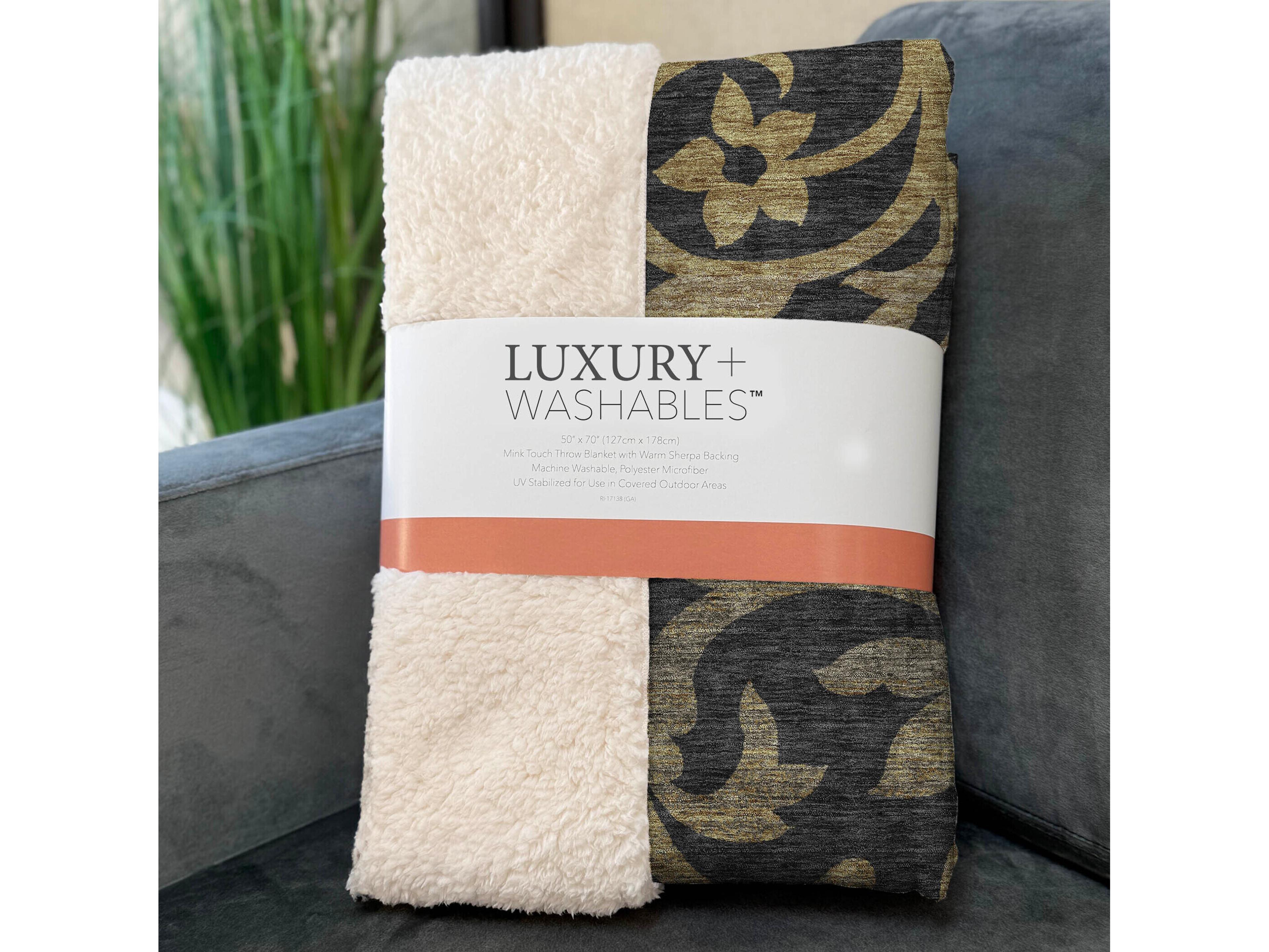 Dalyn Sherpa Black Polyester Throw