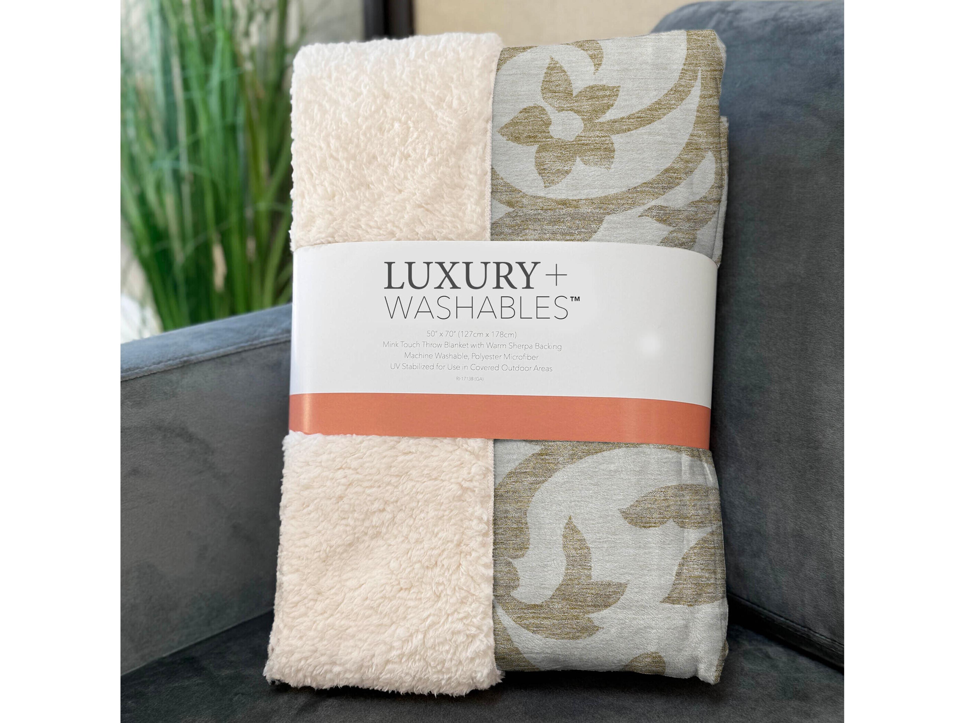 Dalyn Sherpa Ivory Polyester Throw