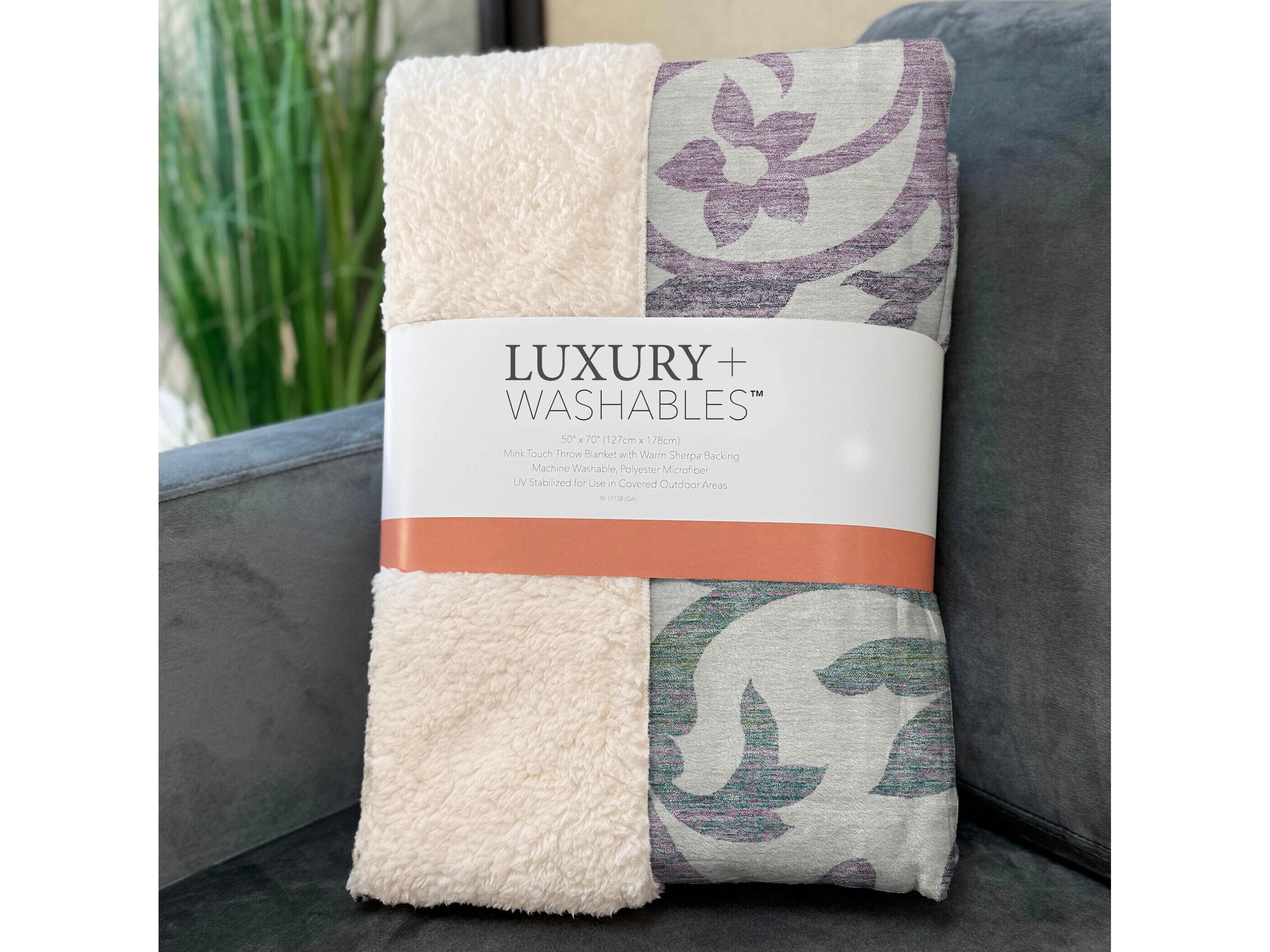 Dalyn Sherpa Ivory Polyester Throw