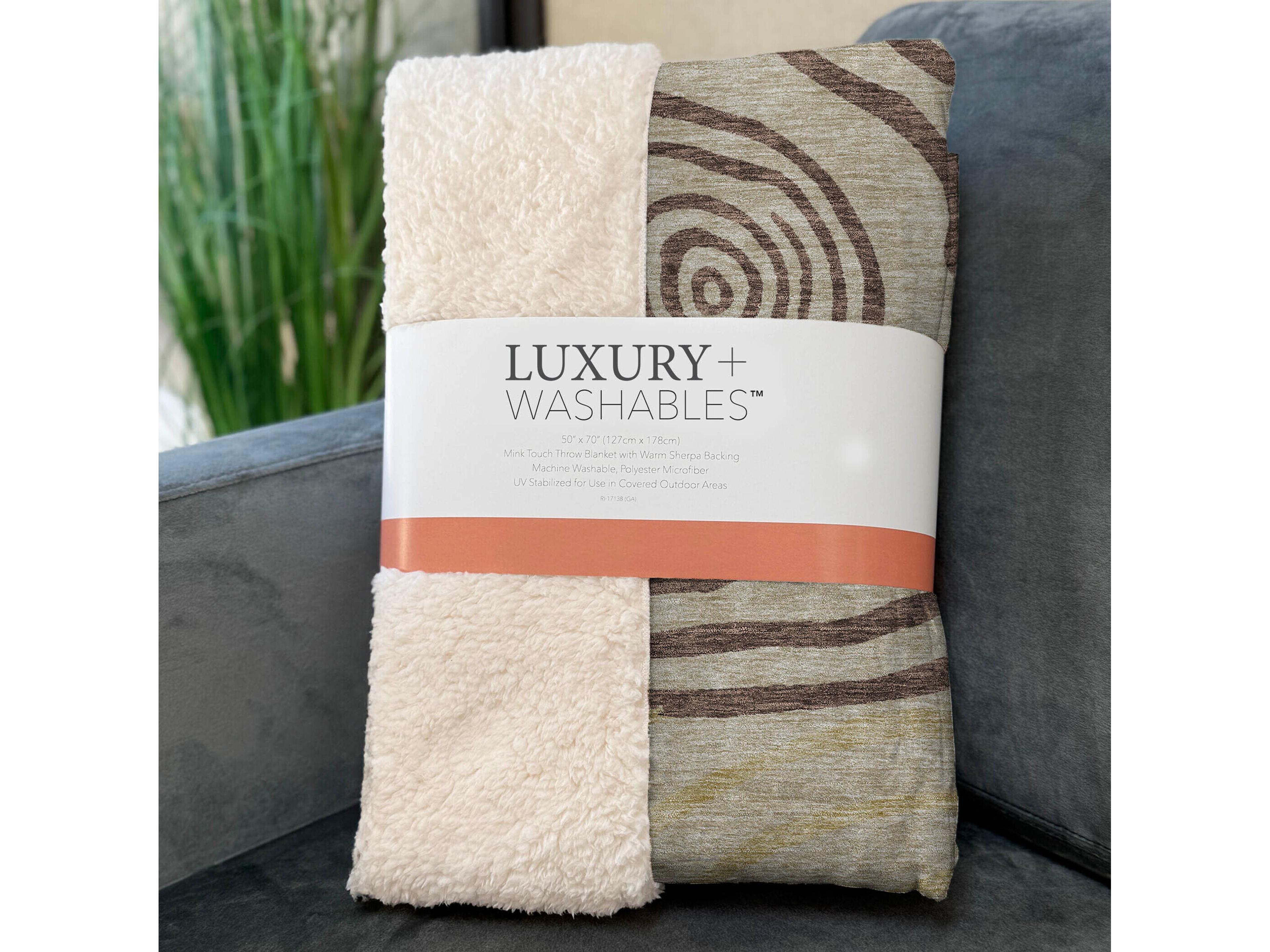 Dalyn Sherpa Brown Polyester Throw