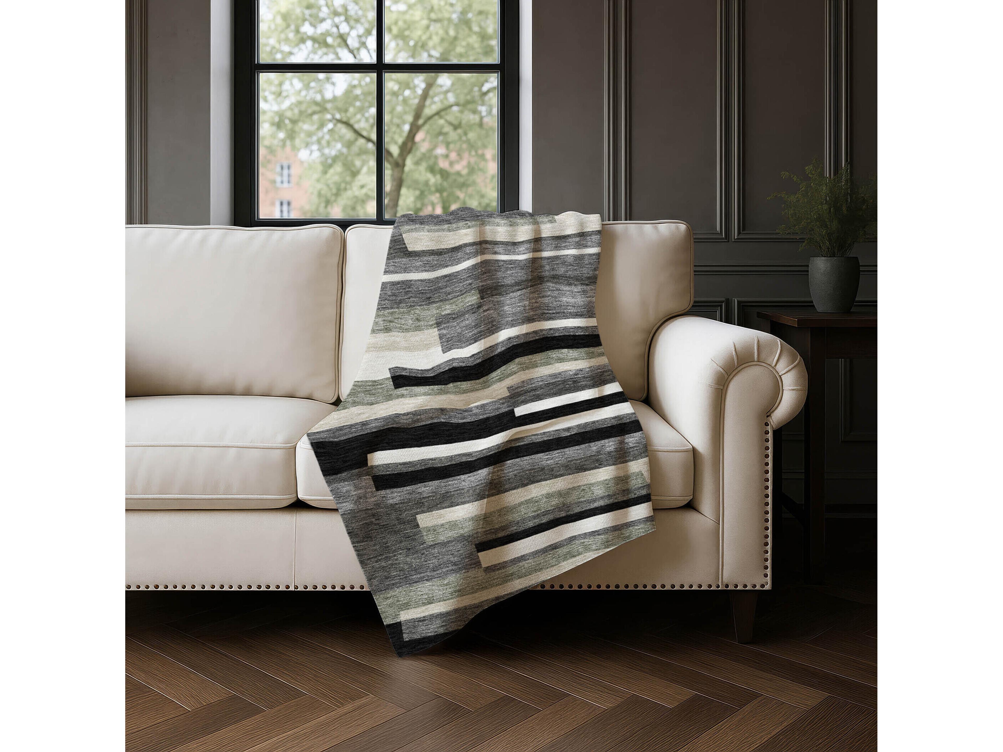 Dalyn Sherpa Black Polyester Throw