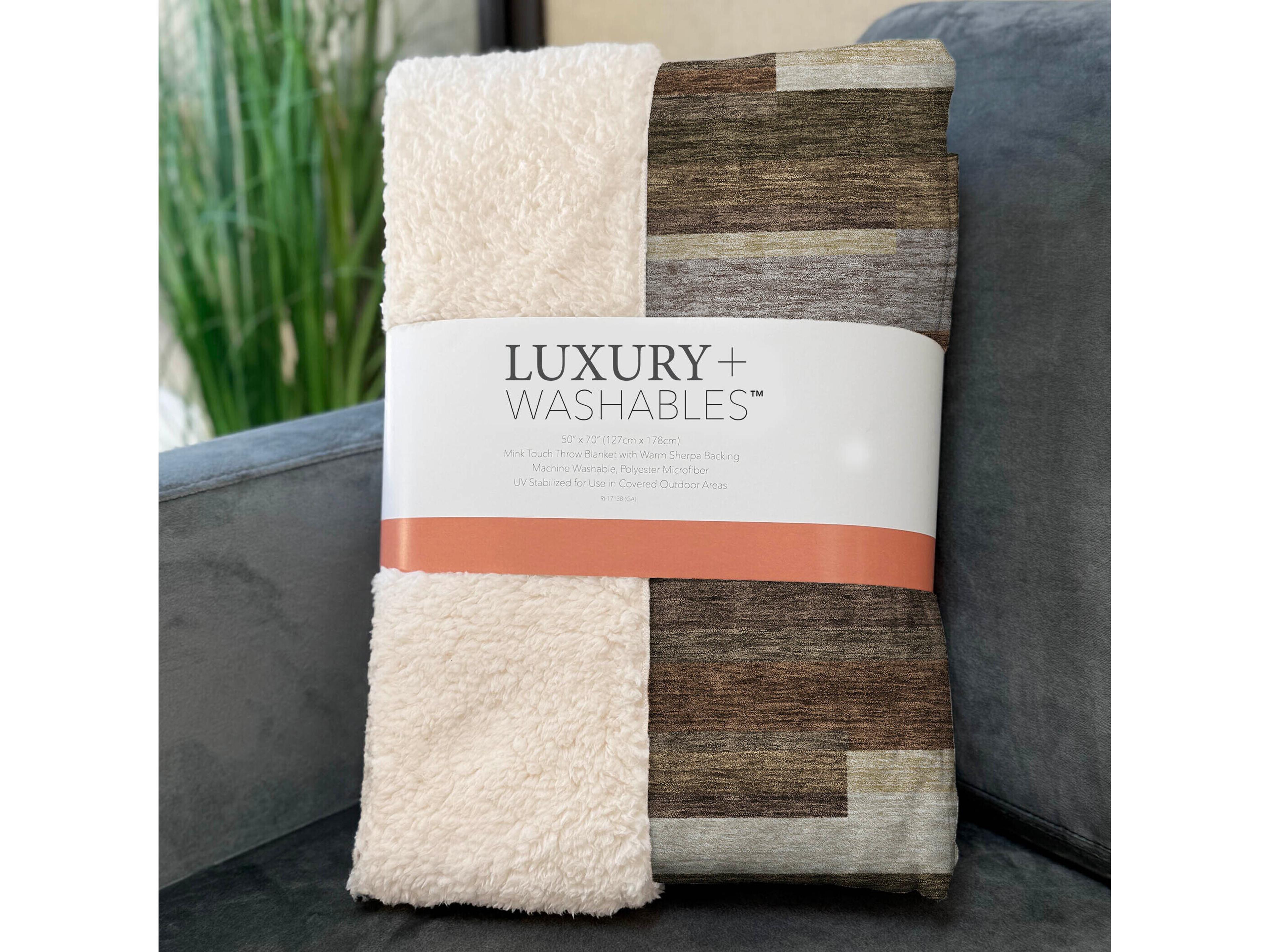 Dalyn Sherpa Brown Polyester Throw