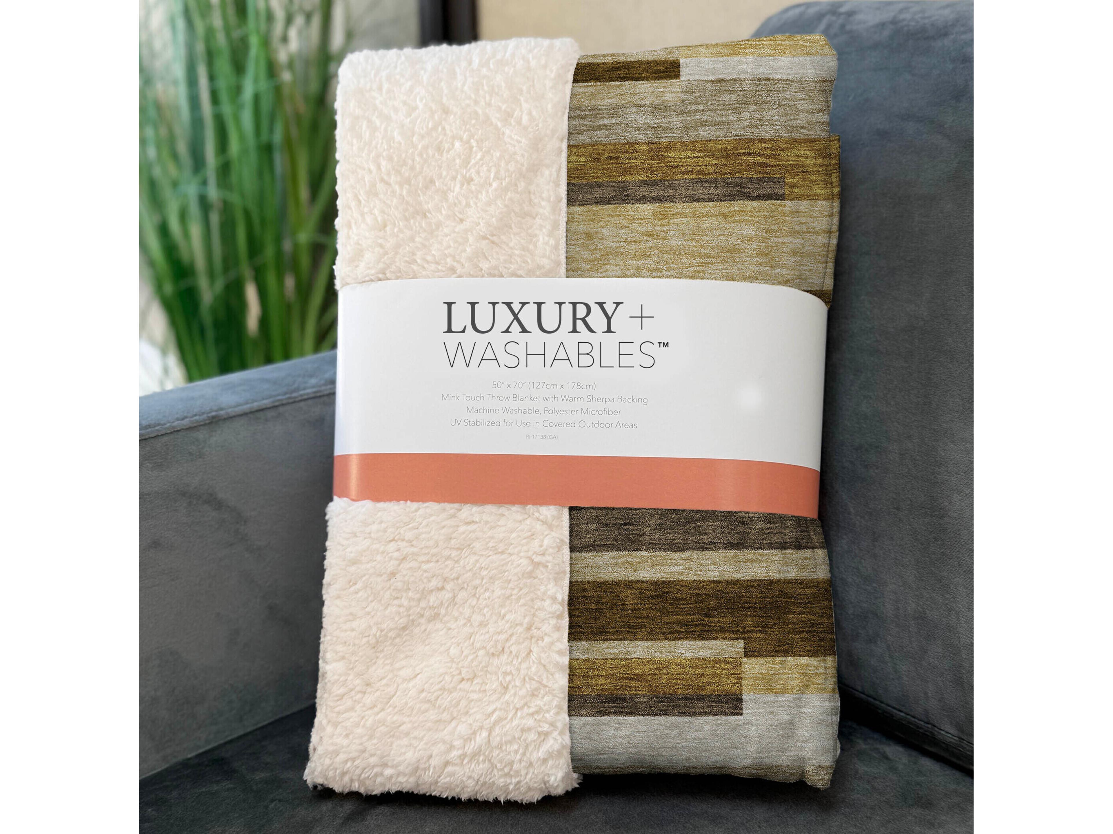 Dalyn Sherpa Brown Polyester Throw