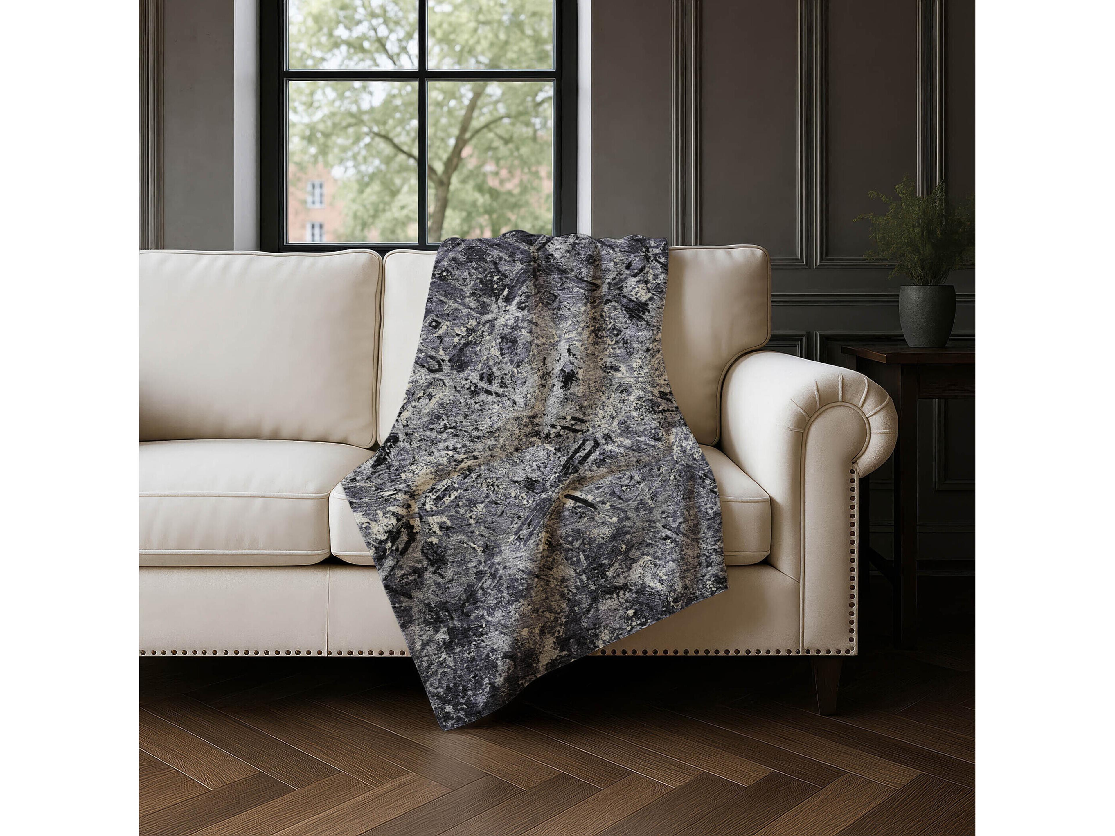 Dalyn Sherpa Black Polyester Throw