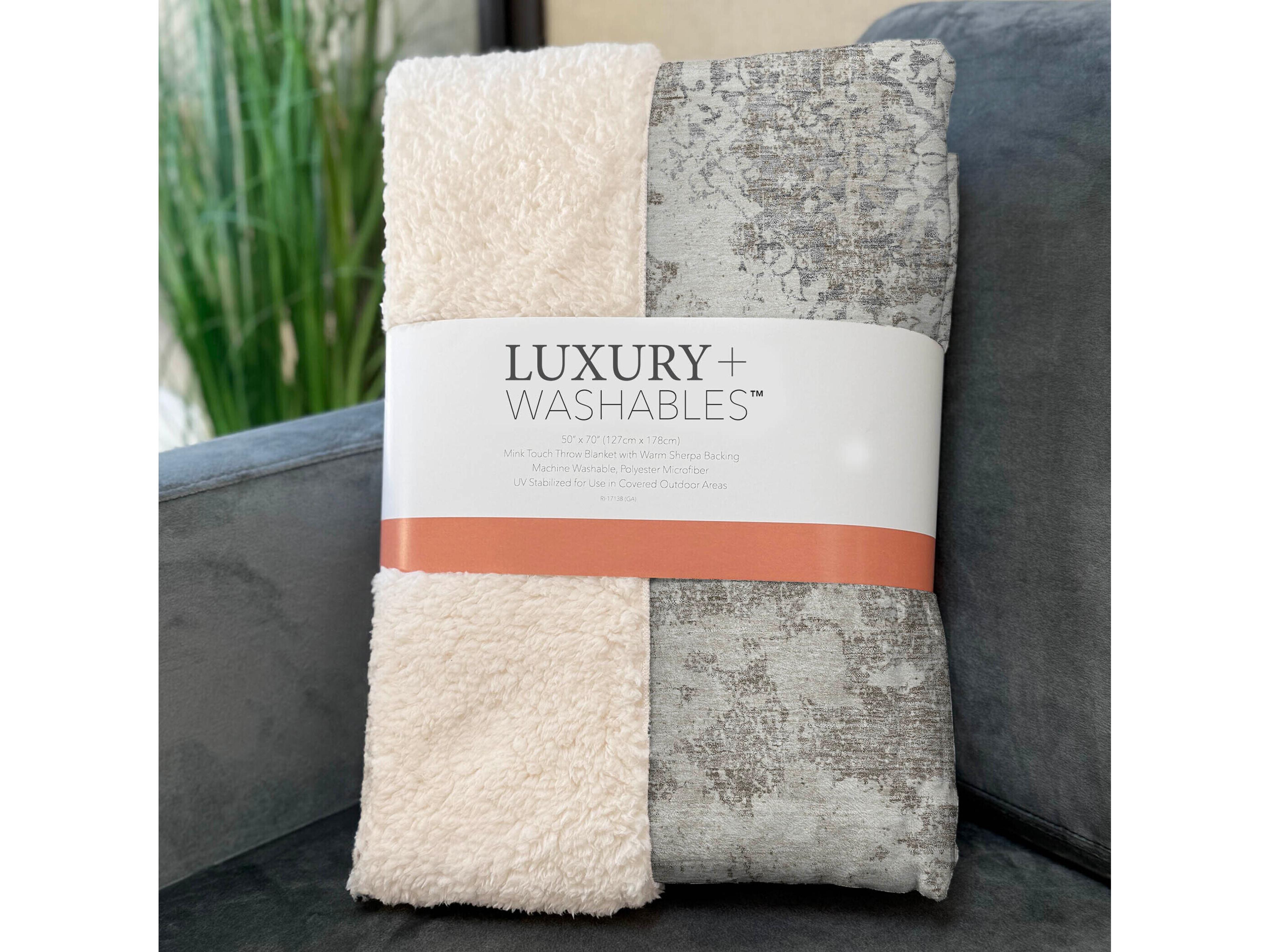 Dalyn Sherpa Ivory Polyester Throw
