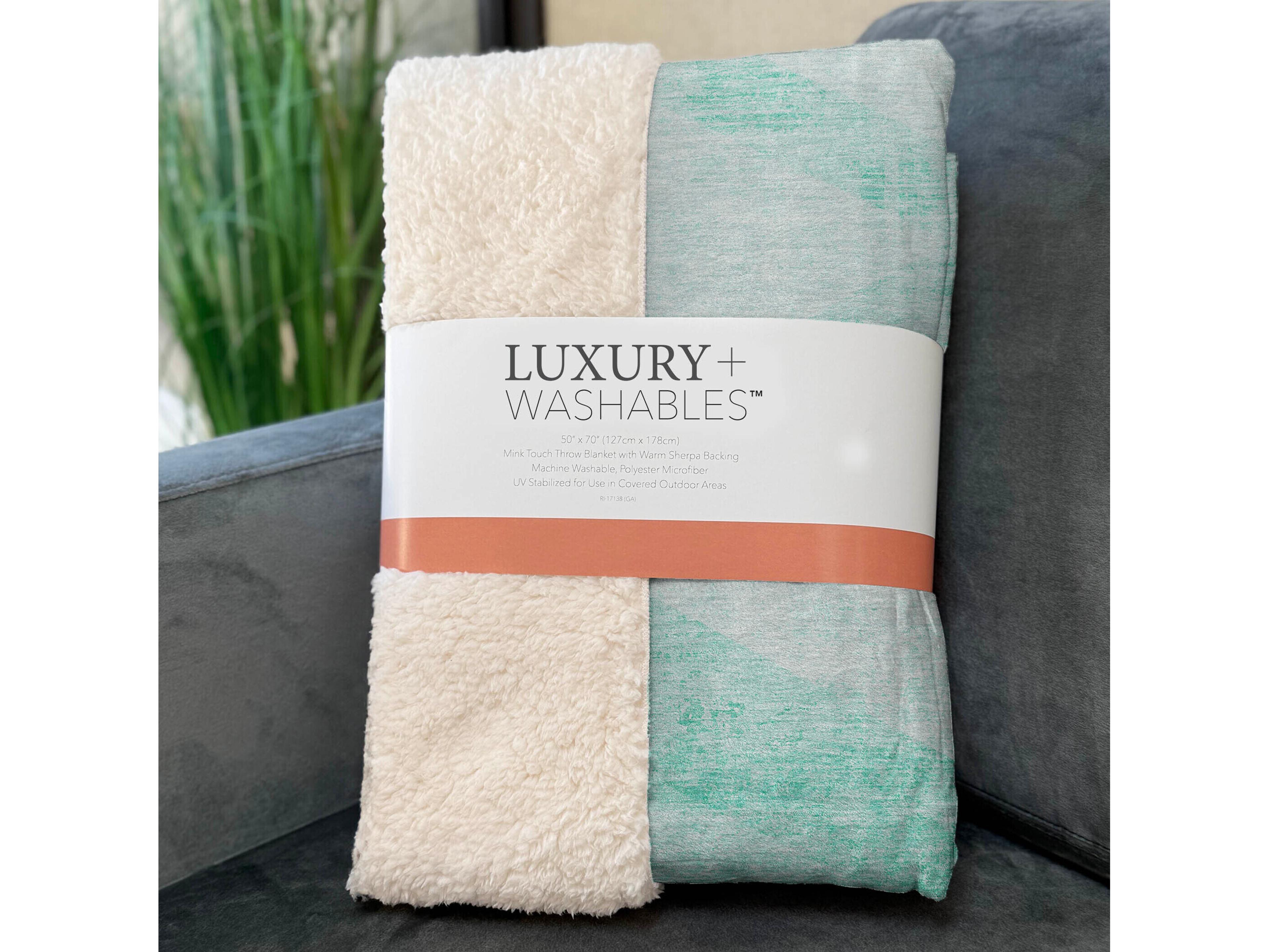 Dalyn Sherpa Teal Polyester Throw