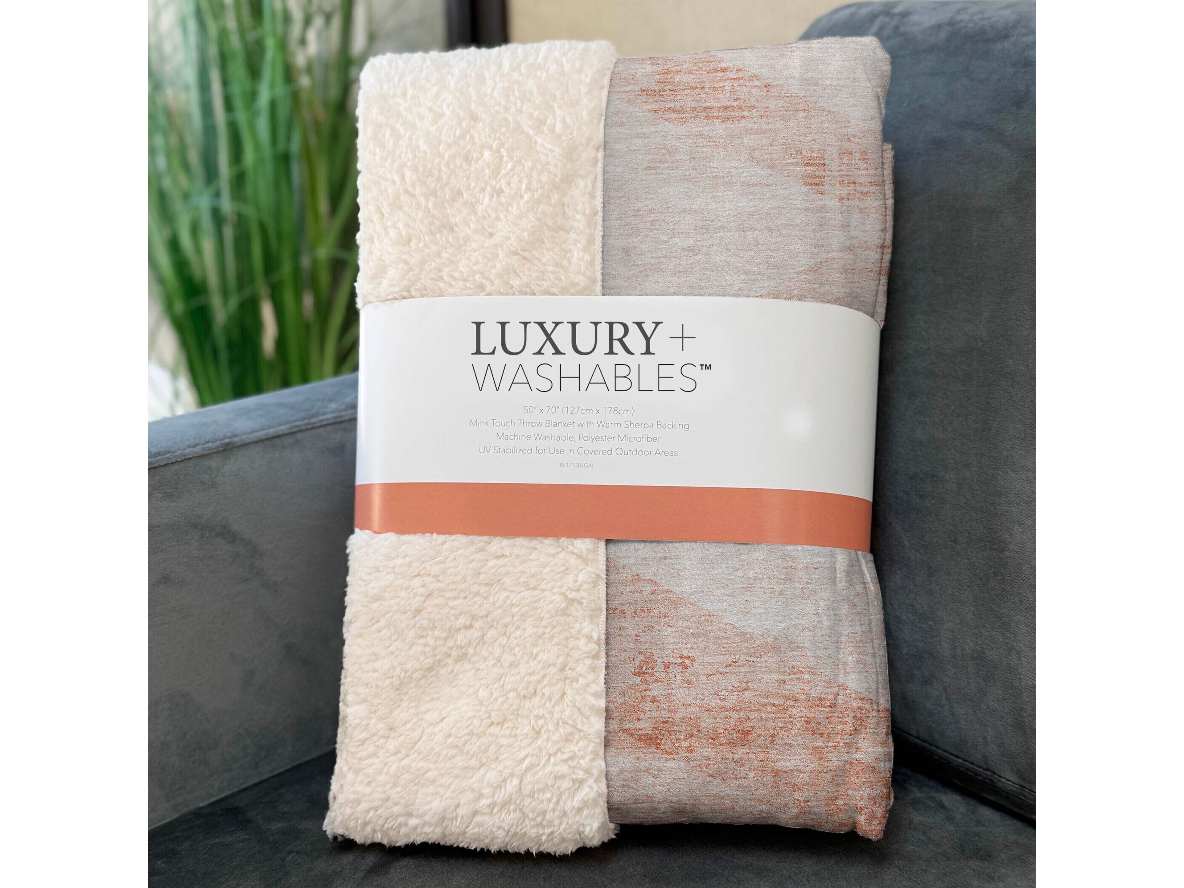 Dalyn Sherpa Orange Polyester Throw