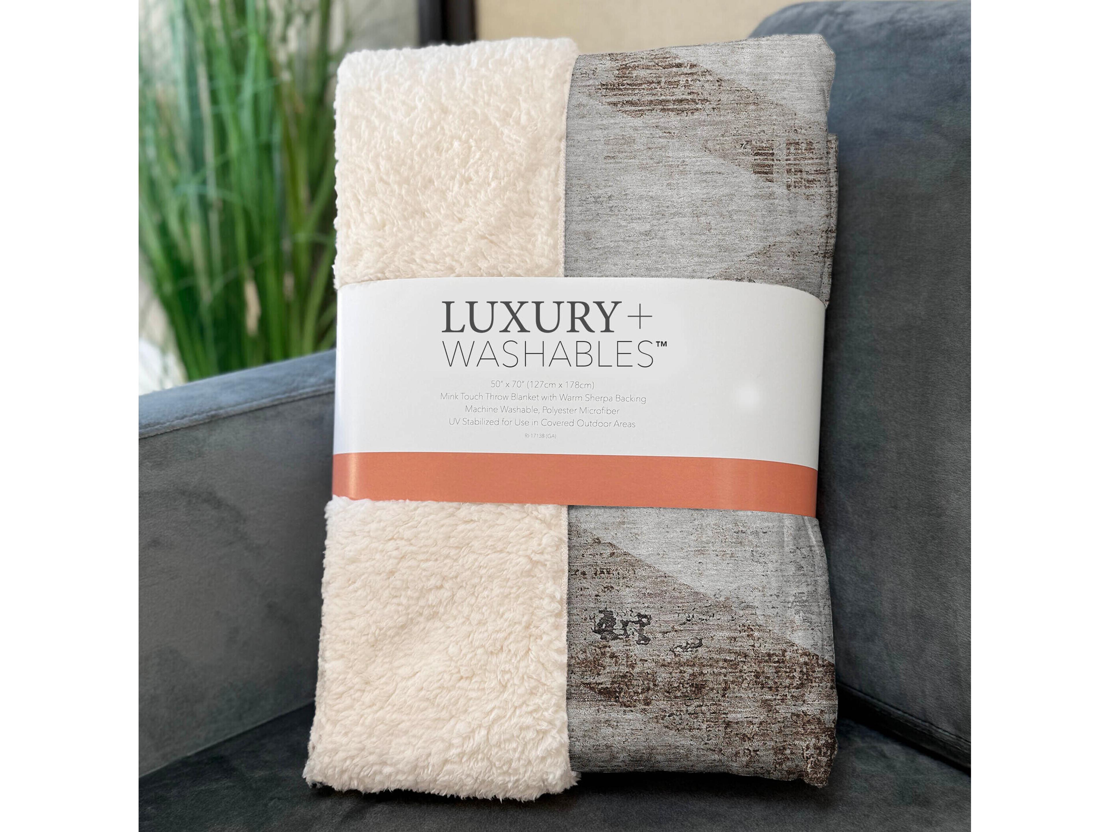 Dalyn Sherpa Gray Polyester Throw