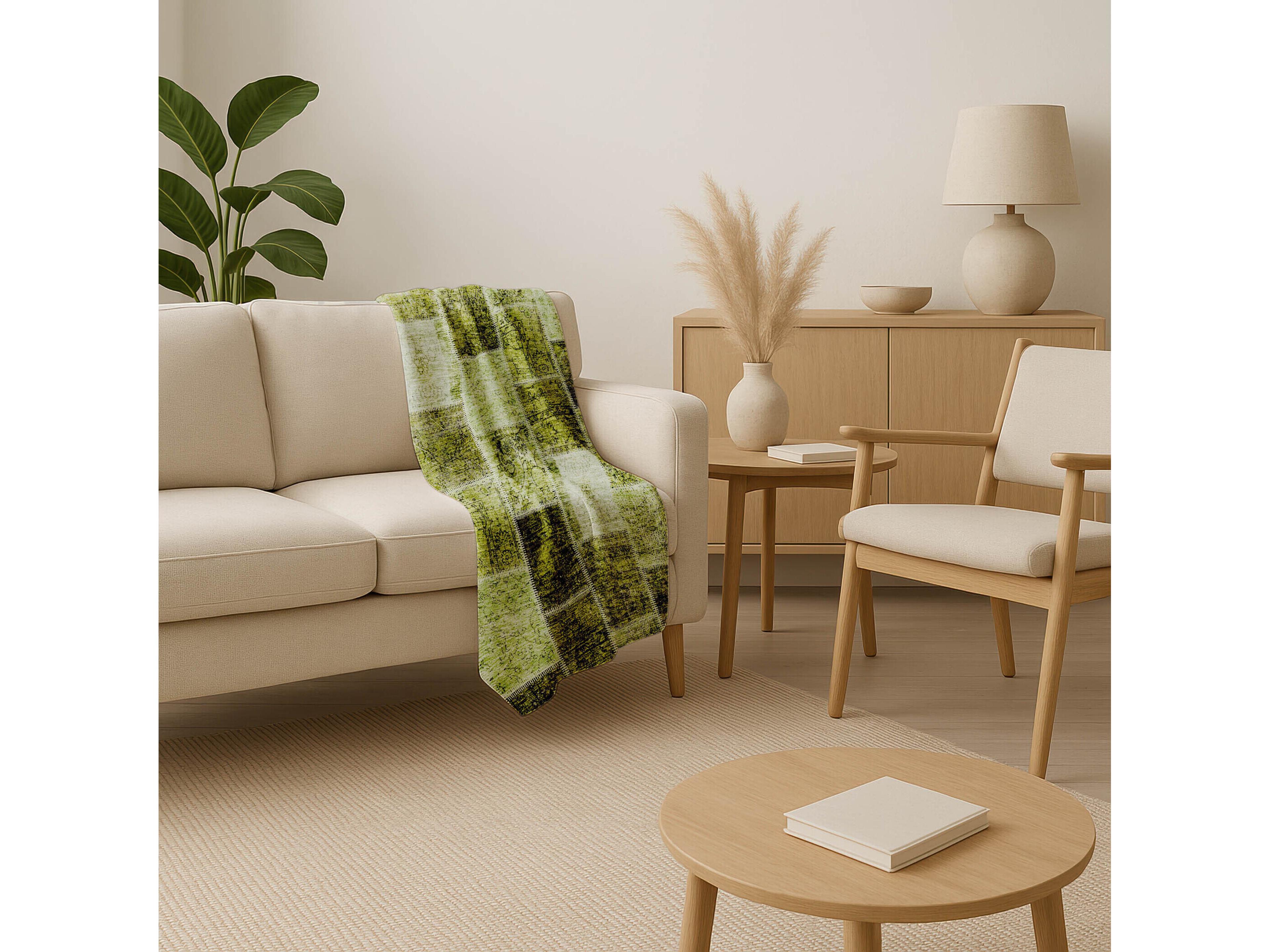 Dalyn Sherpa Green Polyester Throw