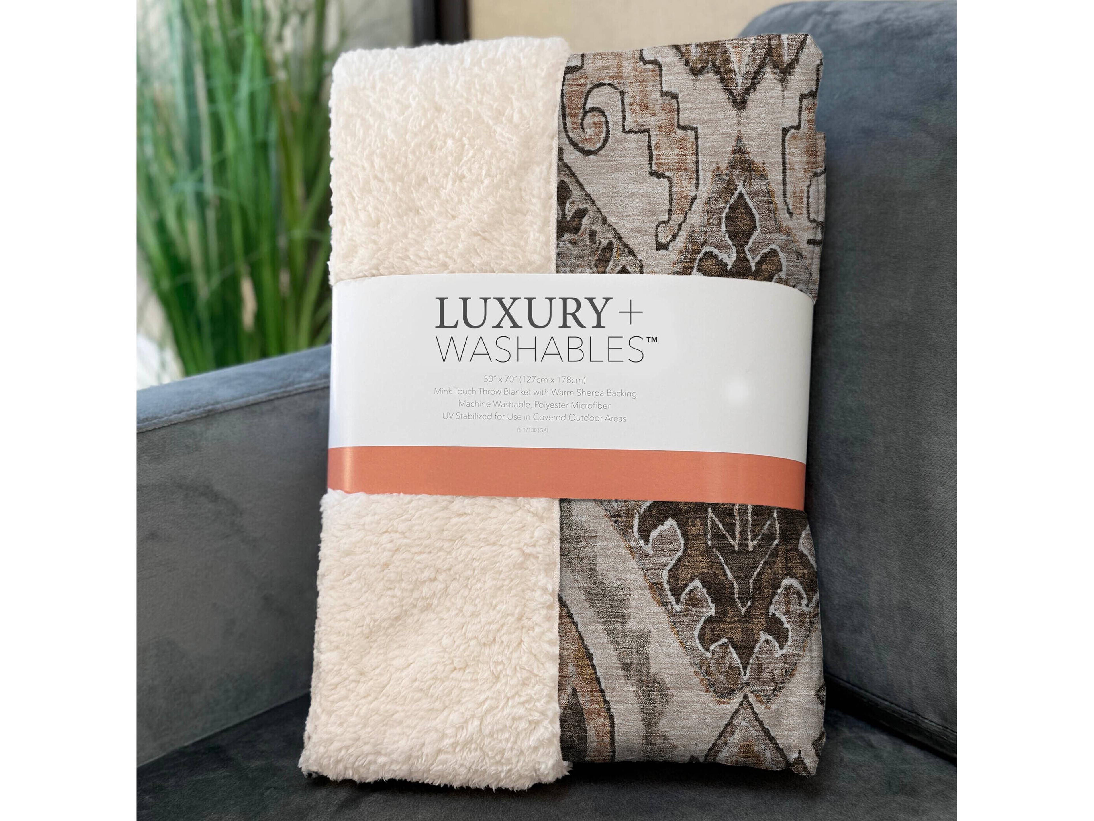 Dalyn Sherpa Brown Polyester Throw