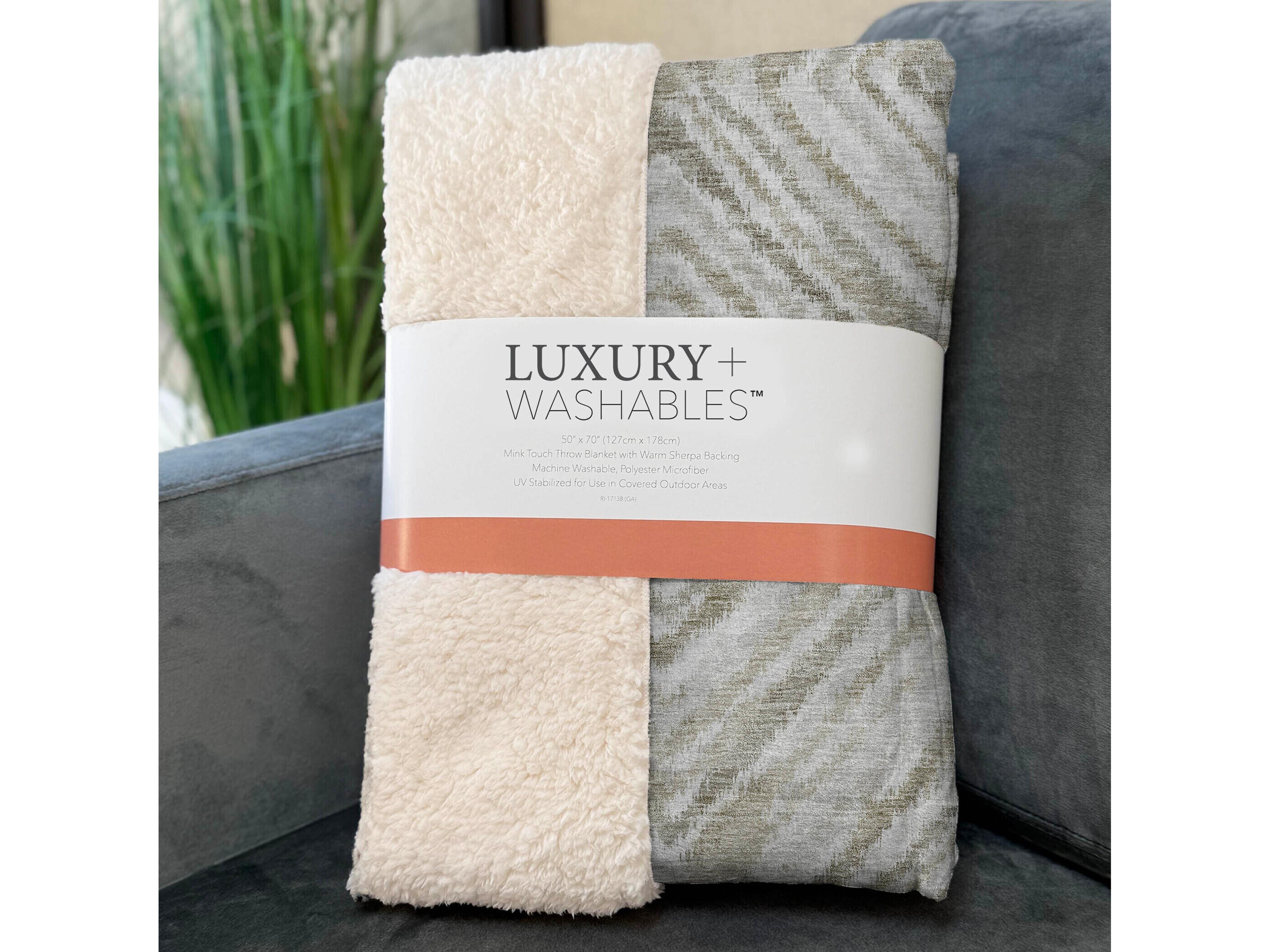 Dalyn Sherpa Brown Polyester Throw