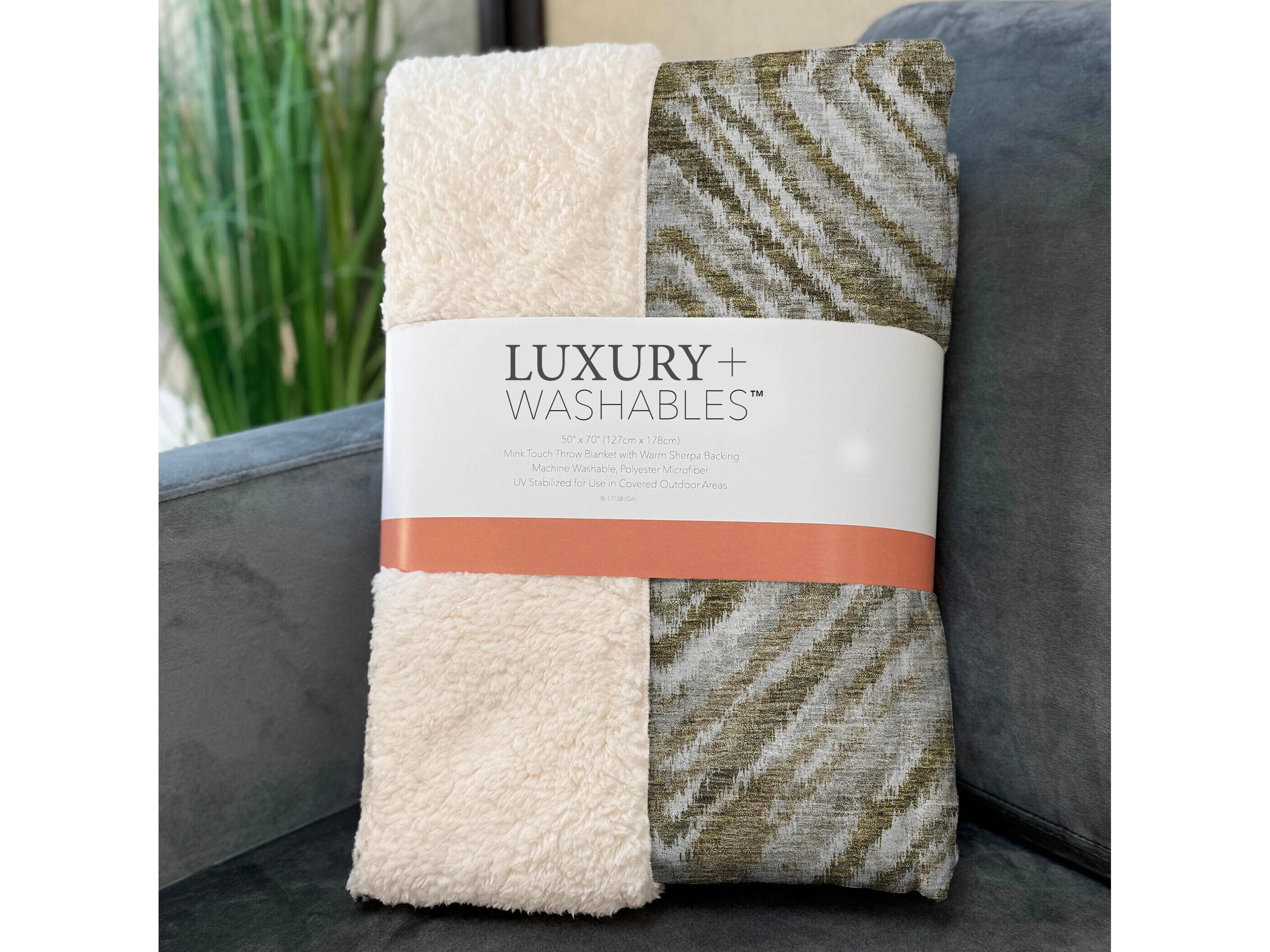 Dalyn Sherpa Brown Polyester Throw