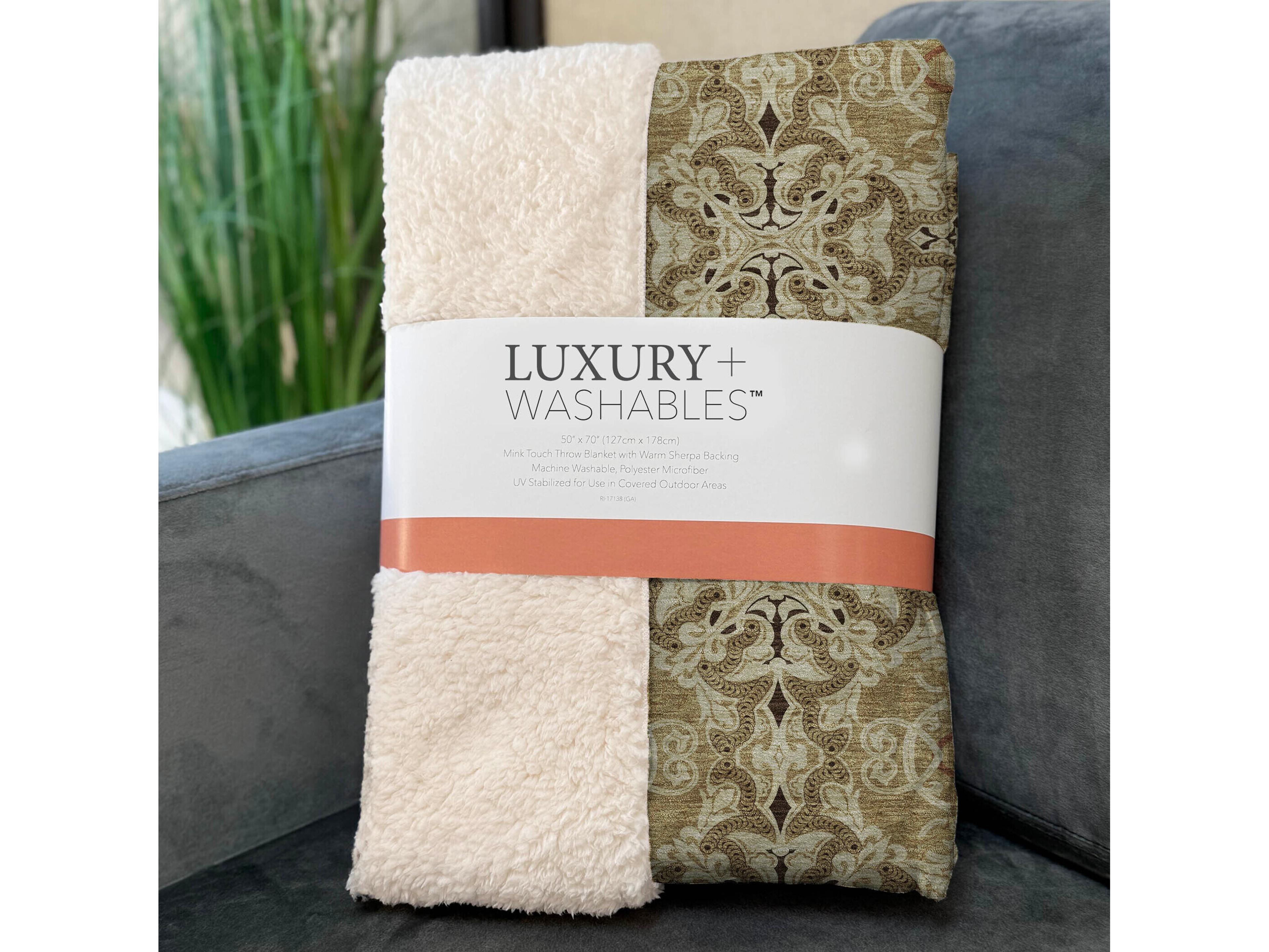 Dalyn Sherpa Brown Polyester Throw