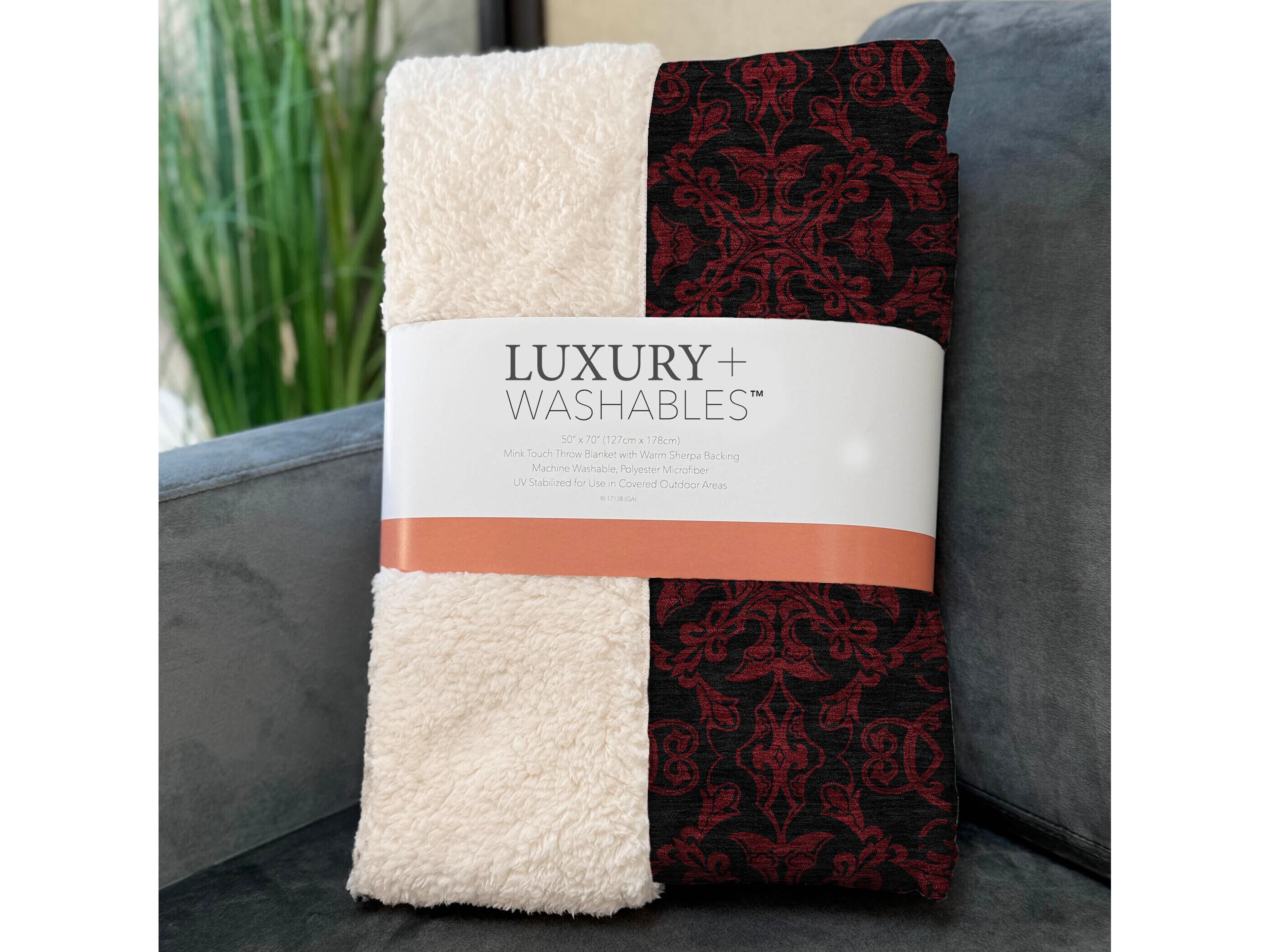 Dalyn Sherpa Red Polyester Throw