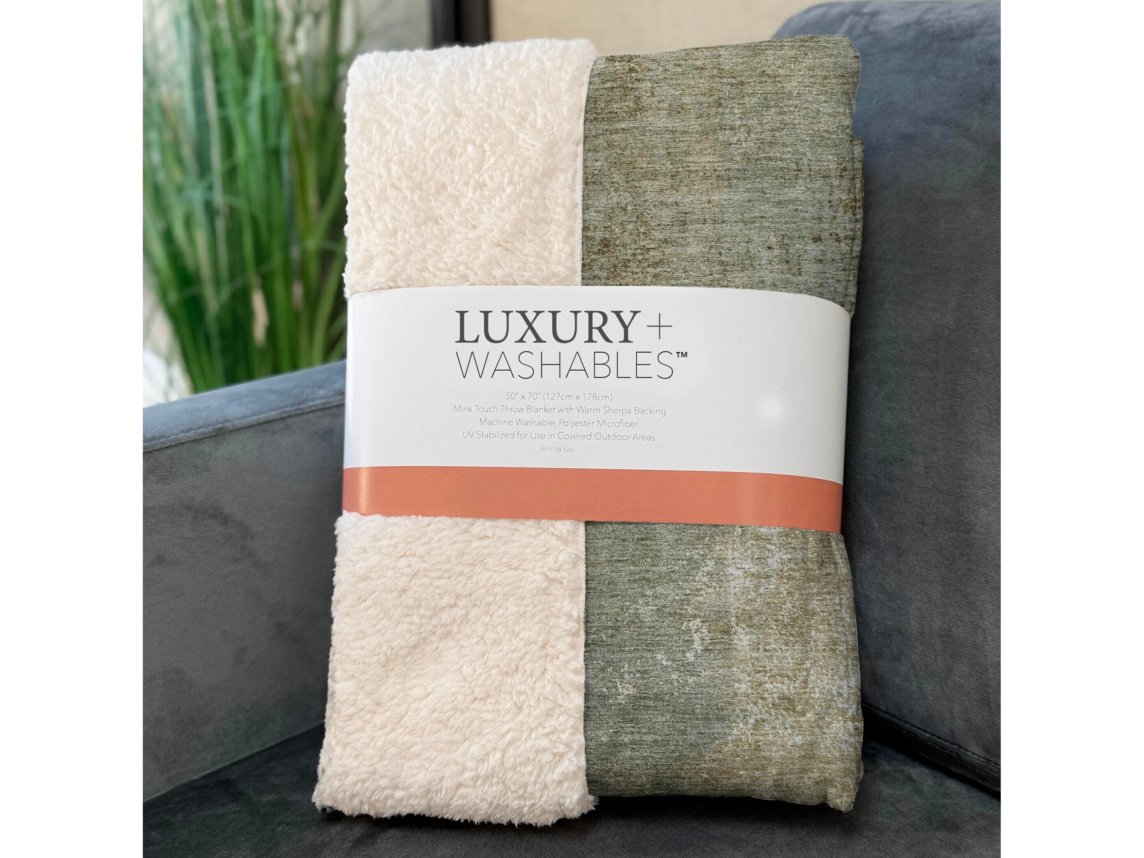 Dalyn Sherpa Brown Polyester Throw