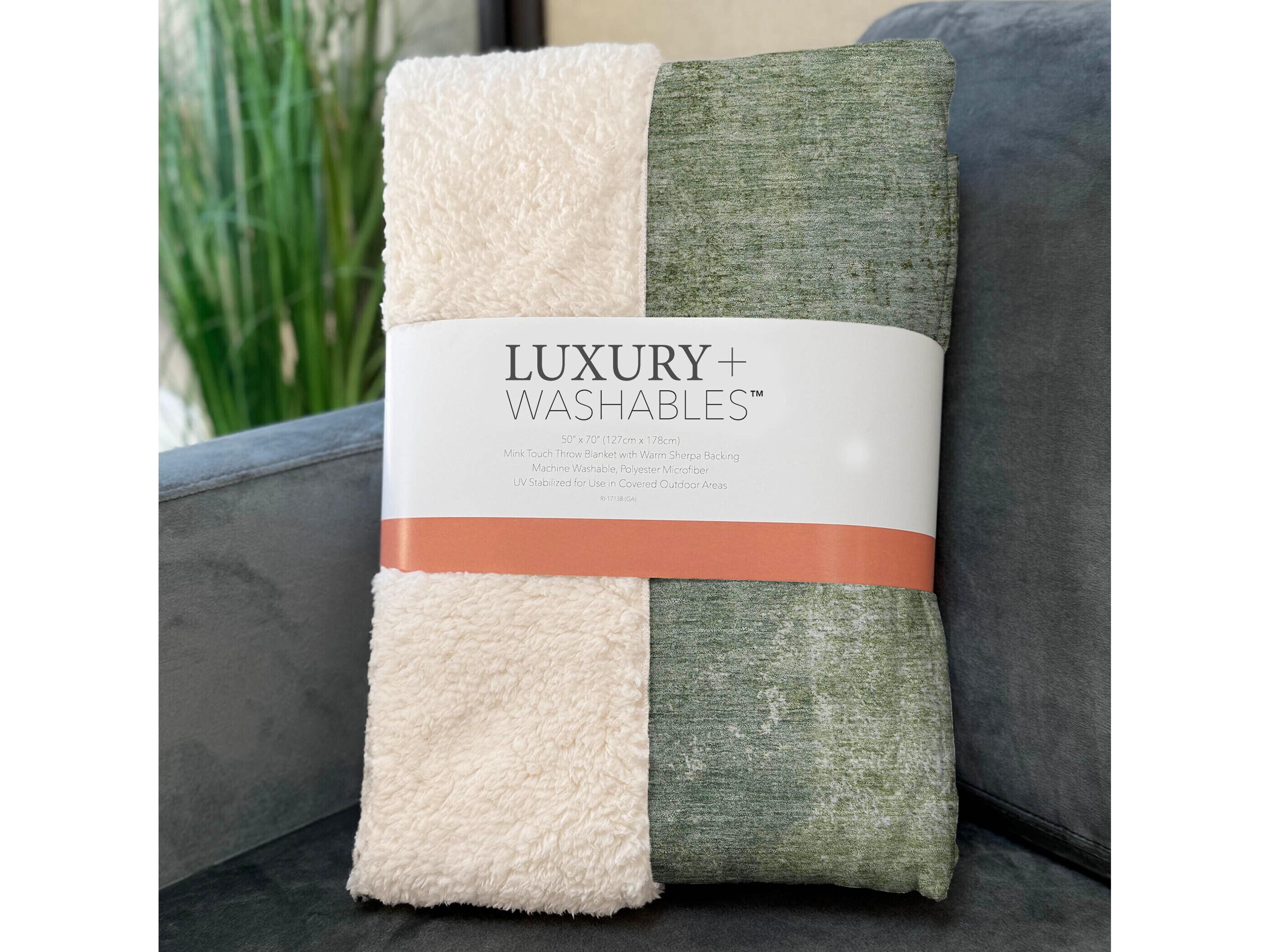 Dalyn Sherpa Green Polyester Throw