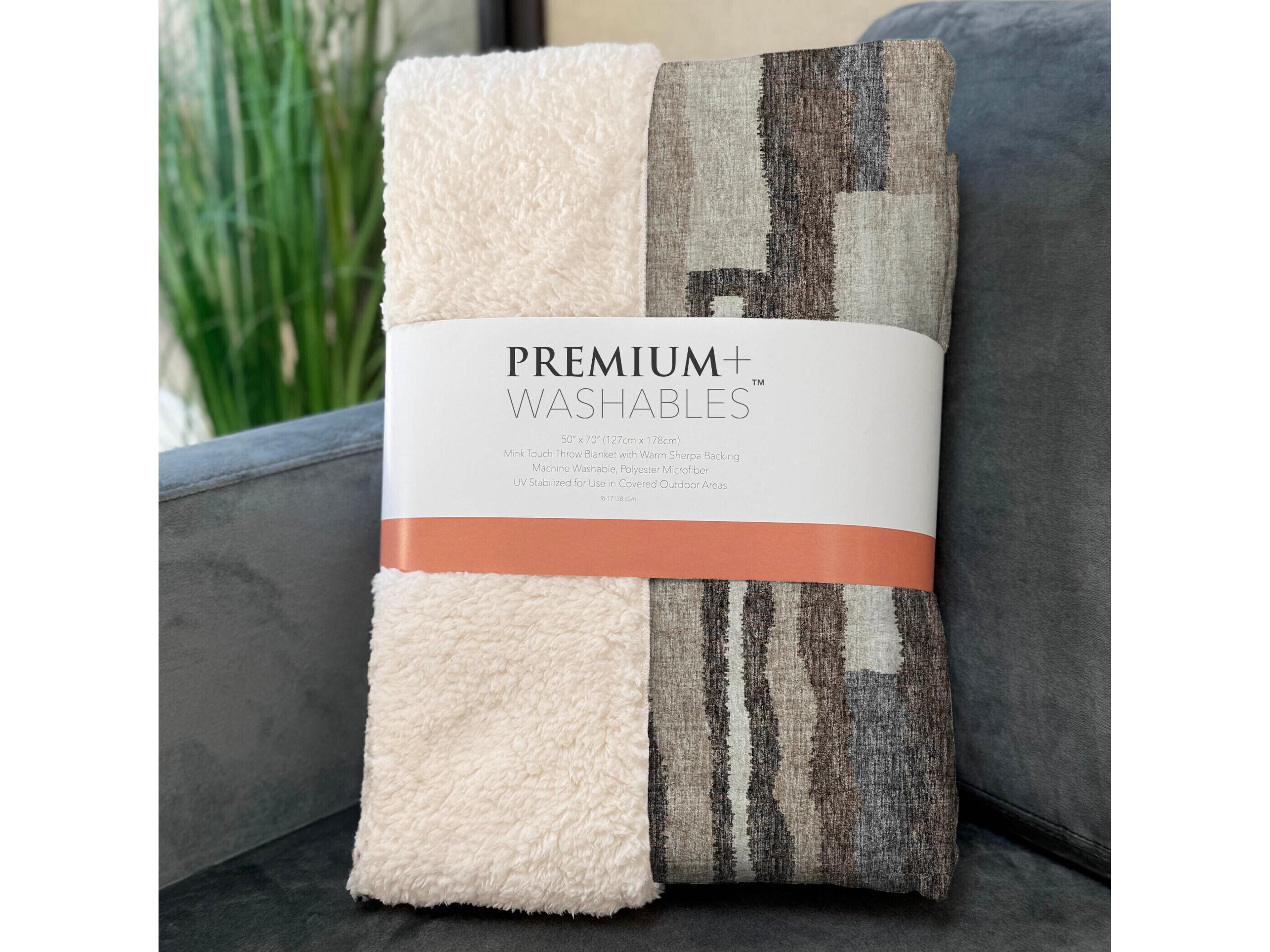 Dalyn Sherpa Brown Polyester Throw