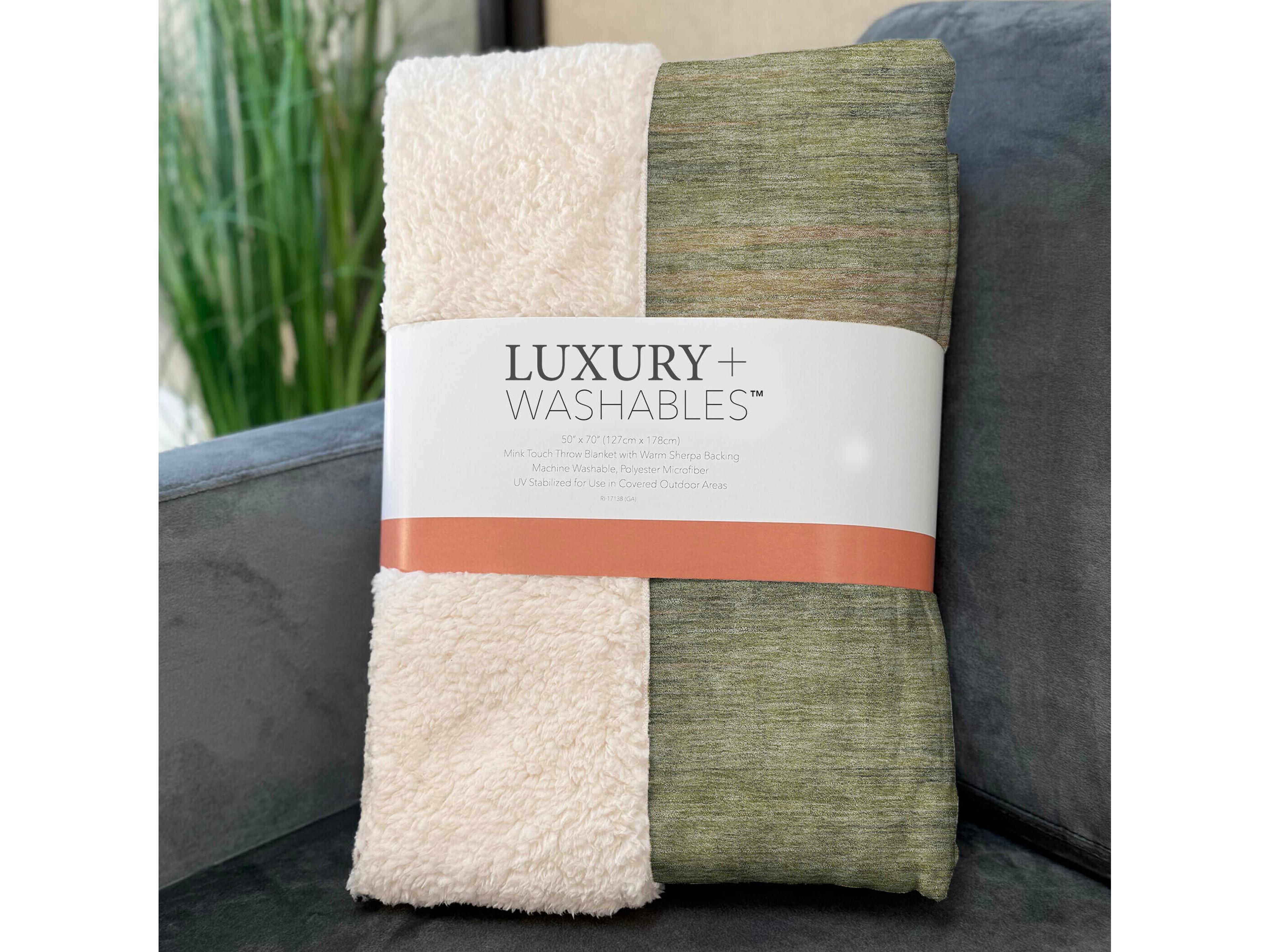 Dalyn Sherpa Green Polyester Throw