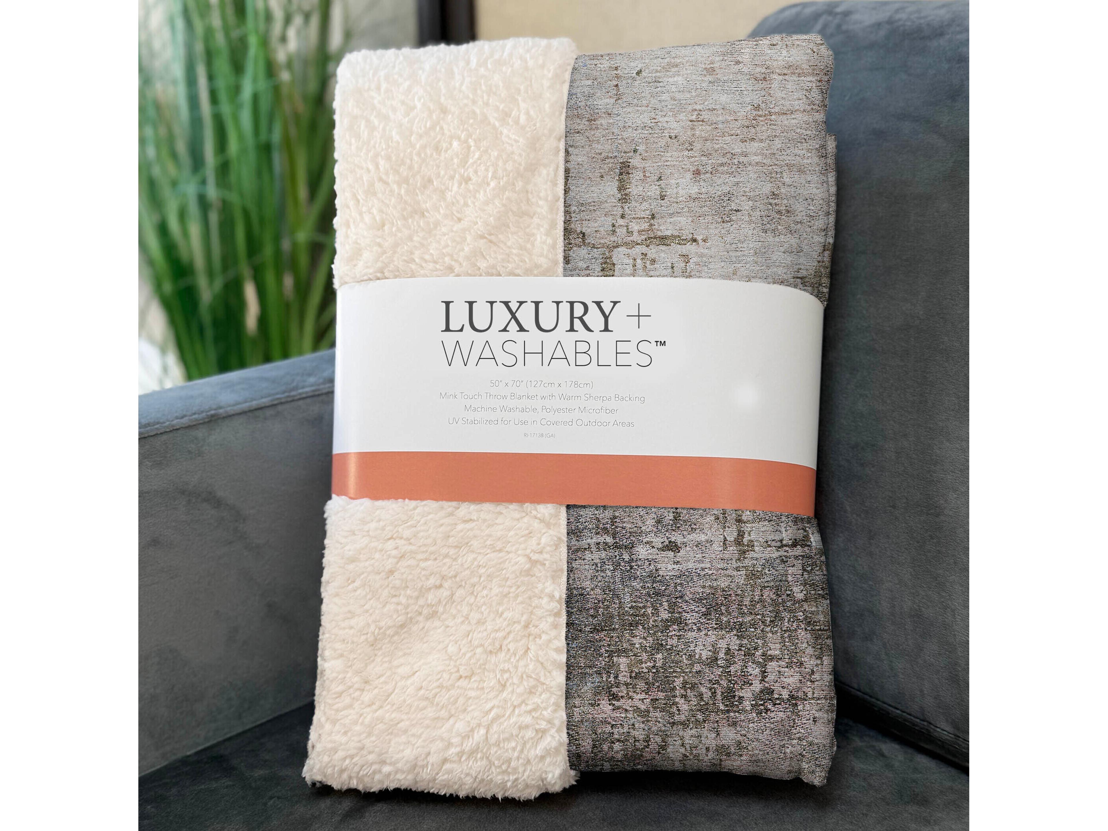 Dalyn Sherpa Brown Polyester Throw