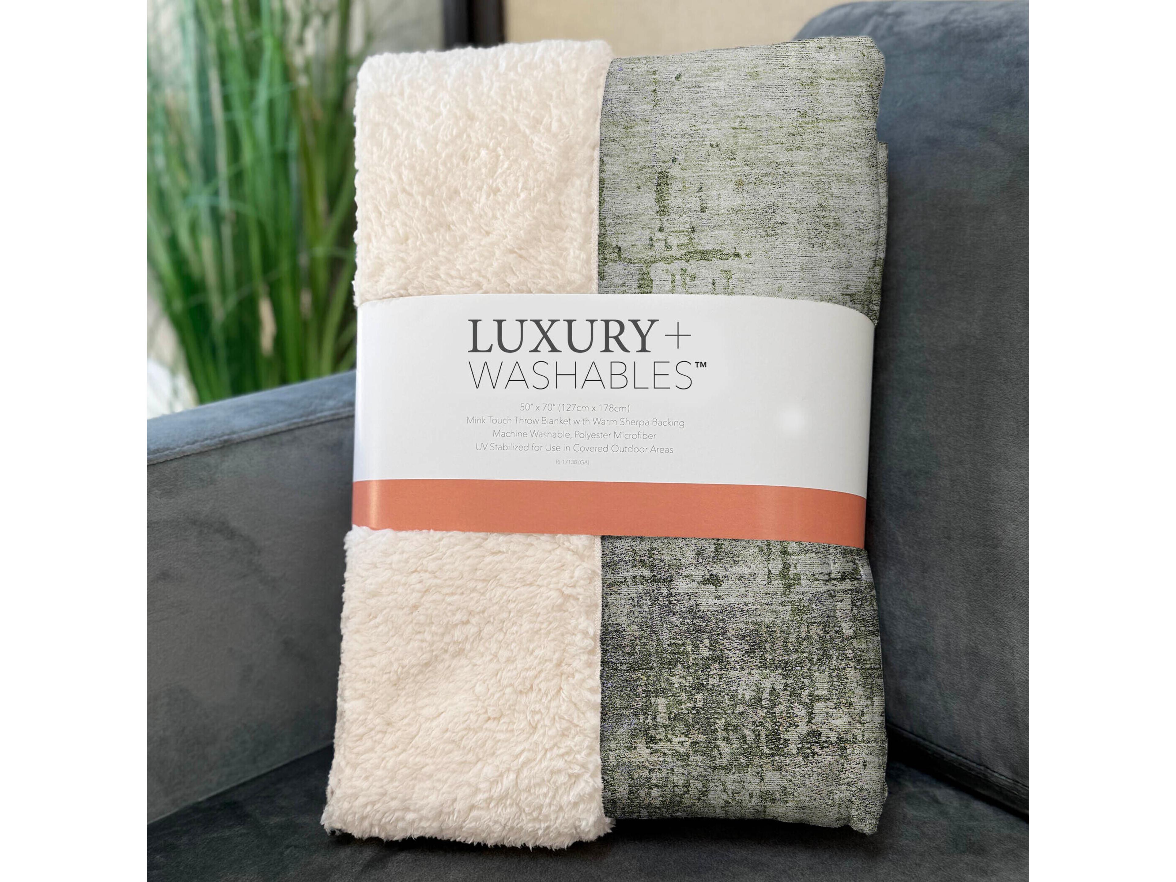 Dalyn Sherpa Green Polyester Throw