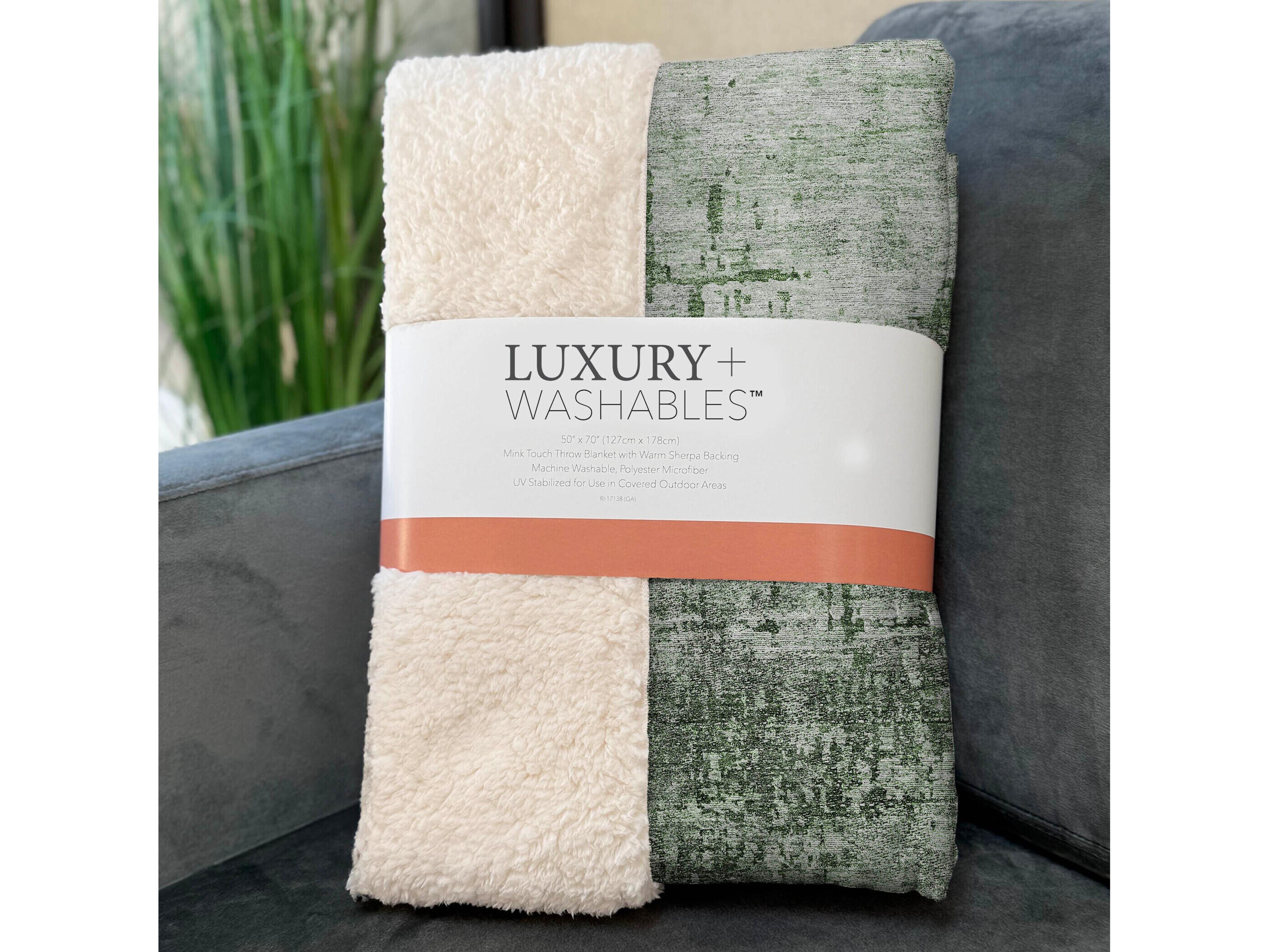 Dalyn Sherpa Green Polyester Throw