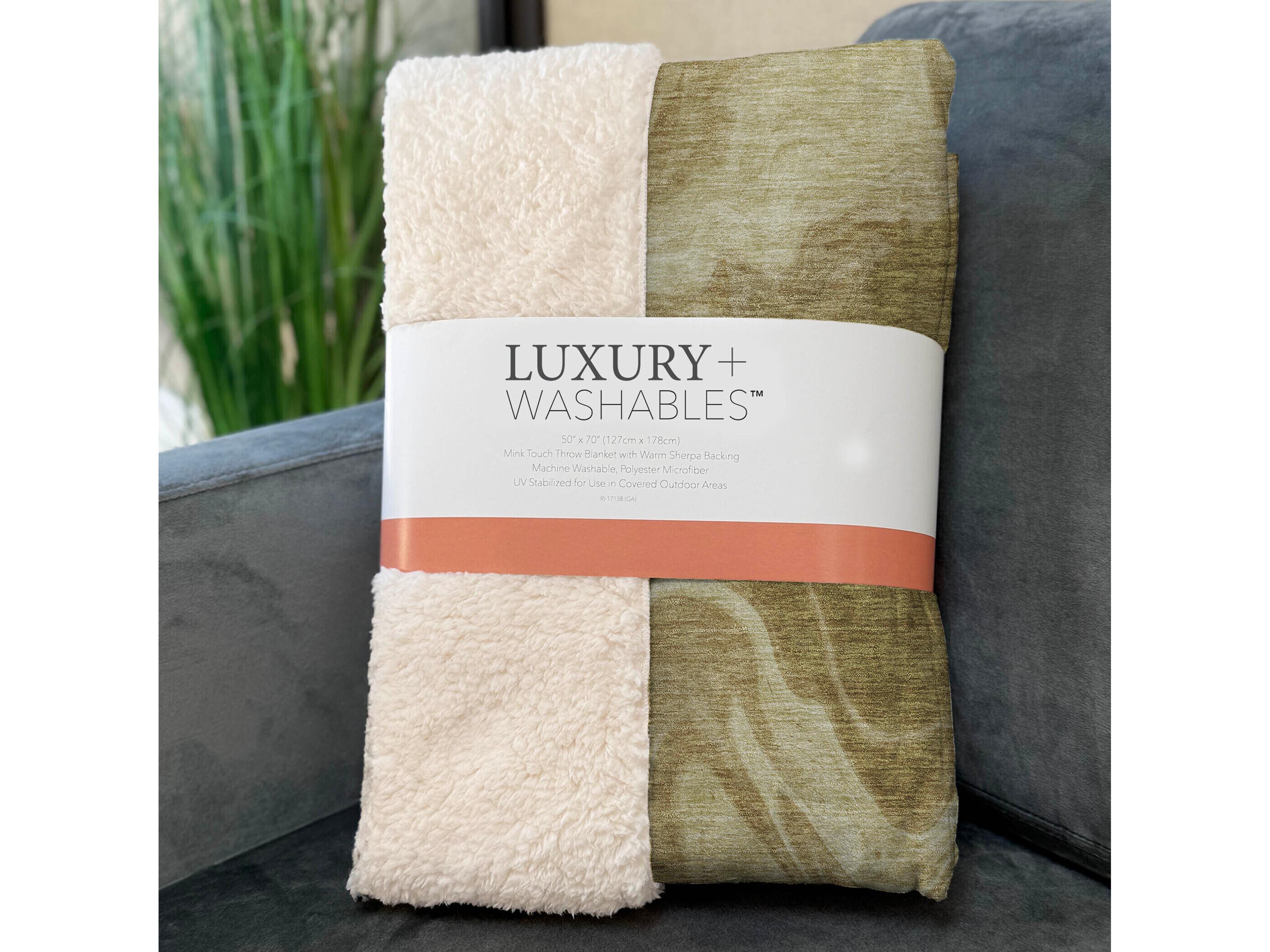 Dalyn Sherpa Brown Polyester Throw