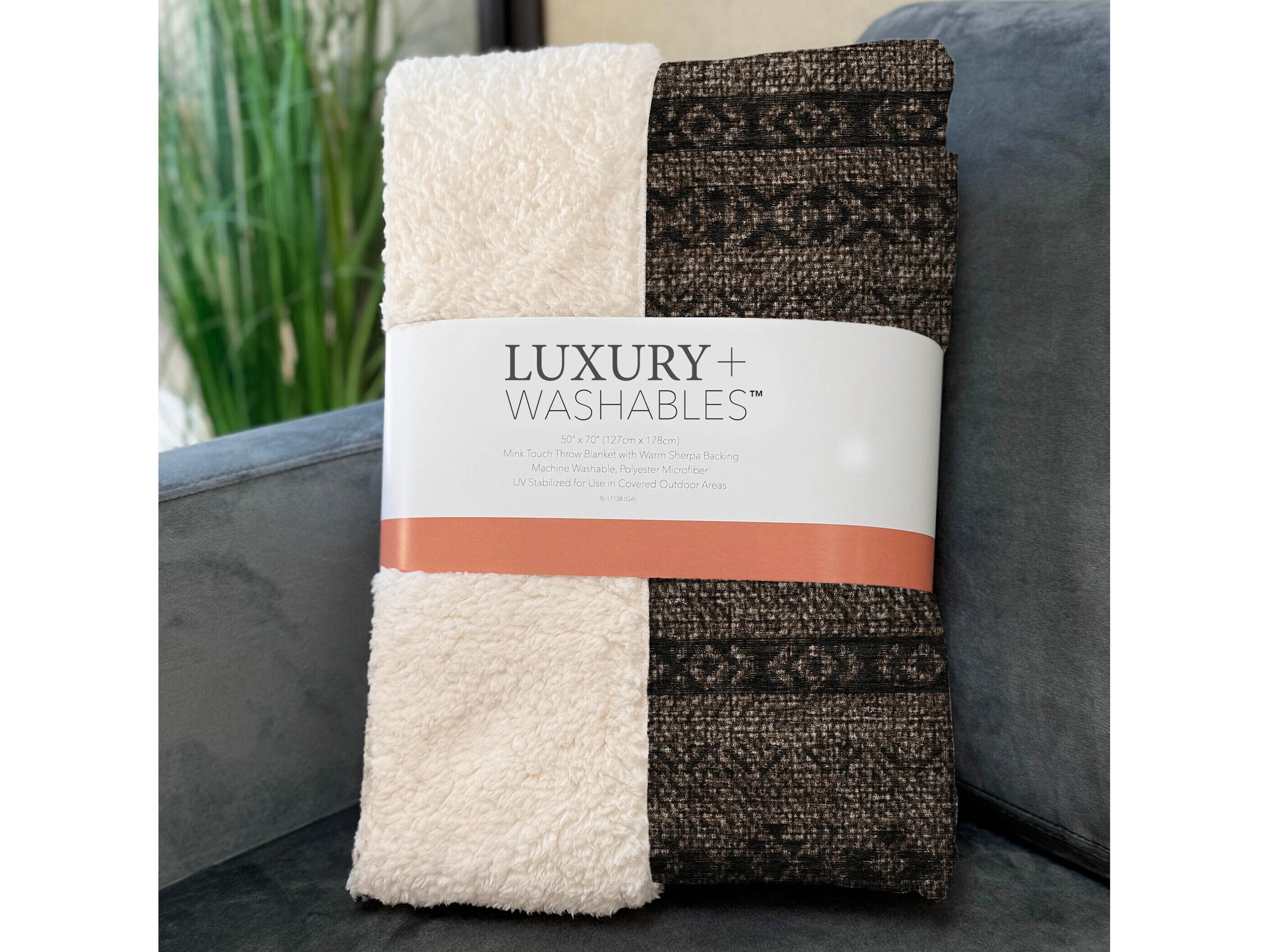 Dalyn Sherpa Brown Polyester Throw