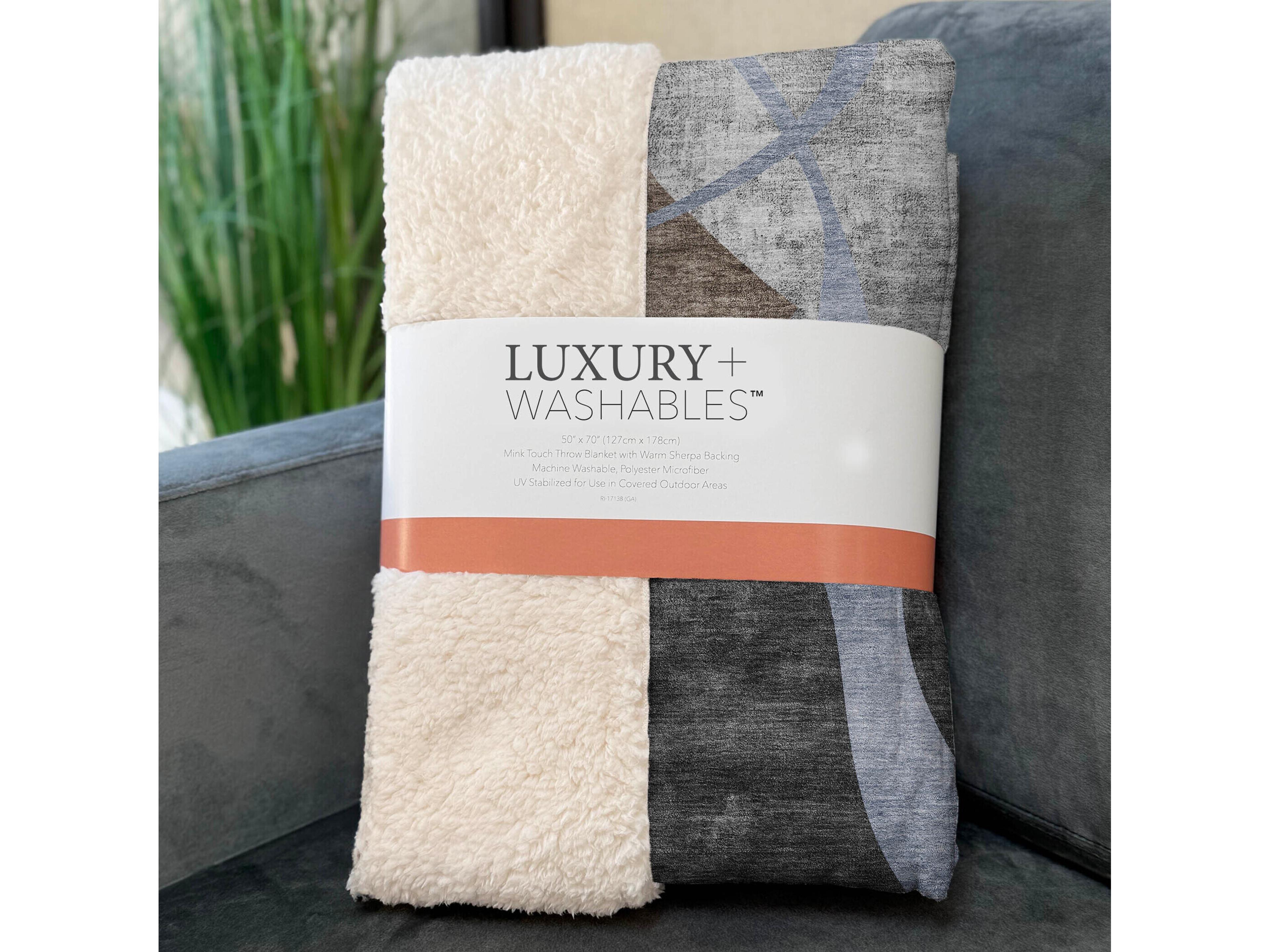 Dalyn Sherpa Brown Polyester Throw