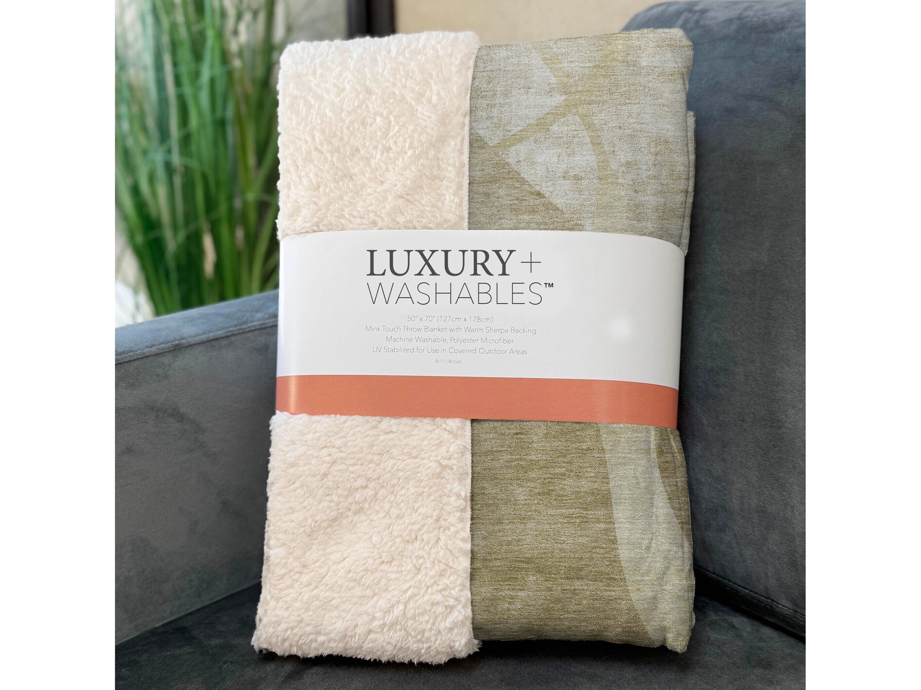 Dalyn Sherpa Brown Polyester Throw