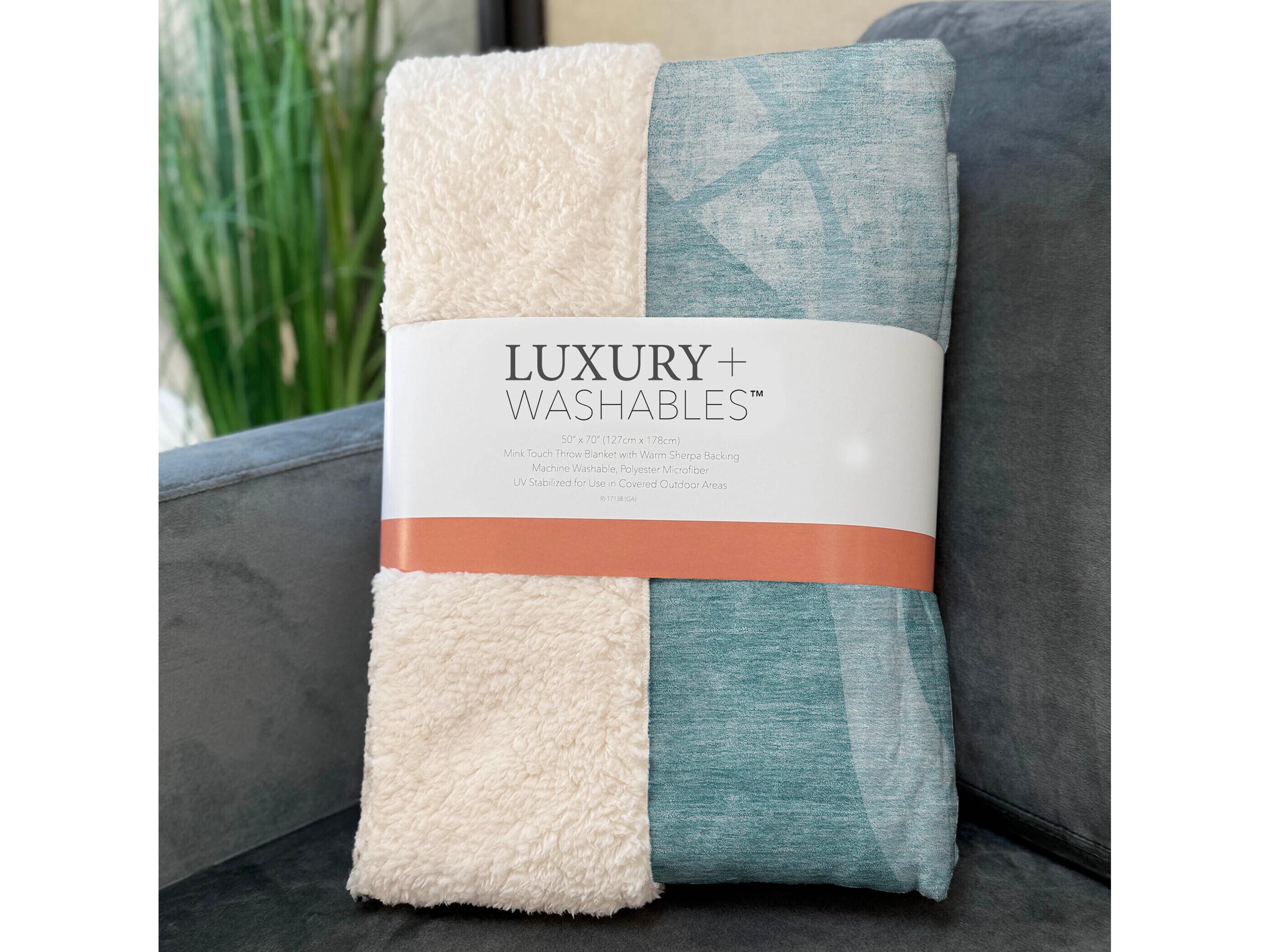 Dalyn Sherpa Teal Polyester Throw