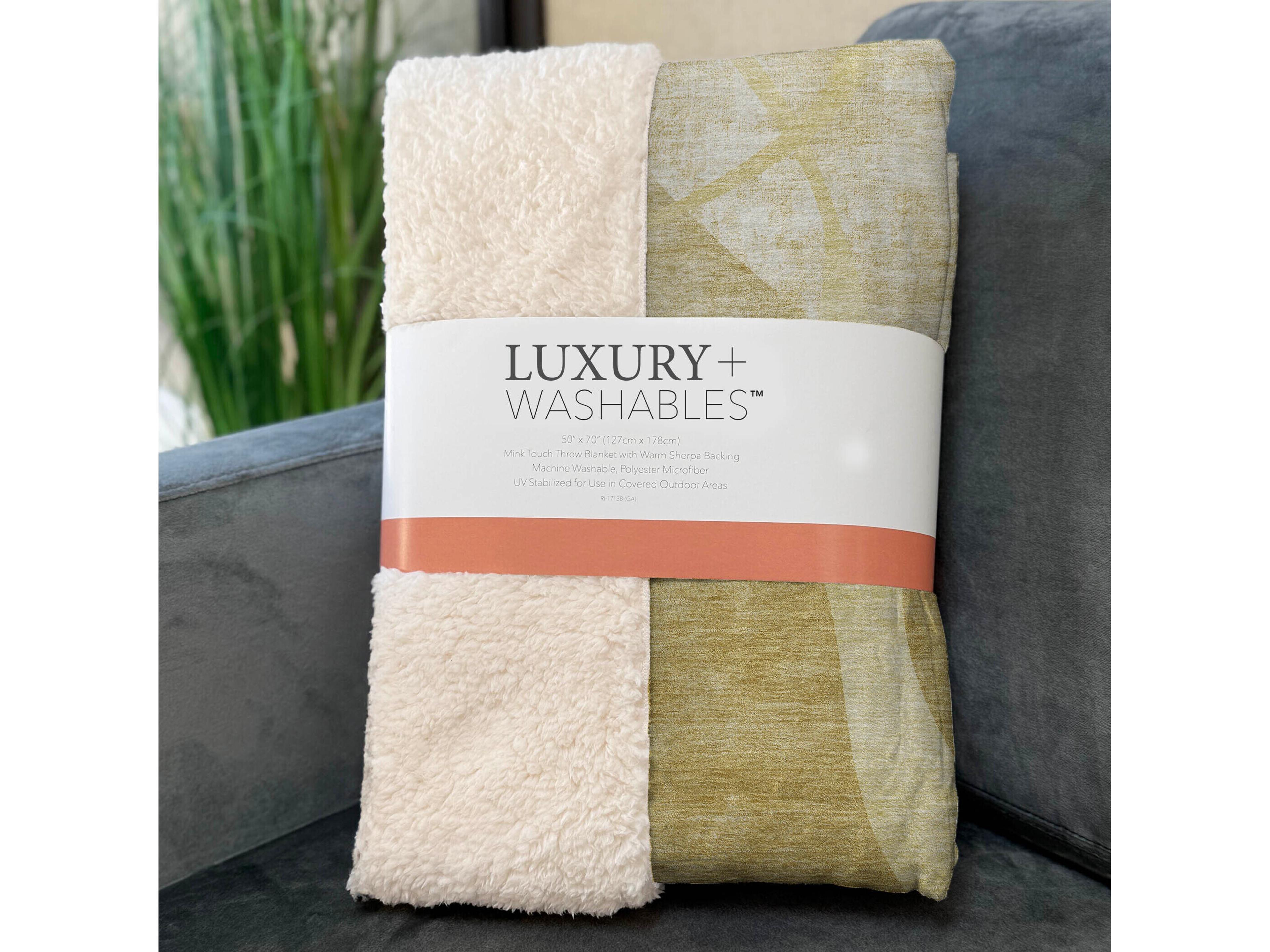 Dalyn Sherpa Gold Polyester Throw