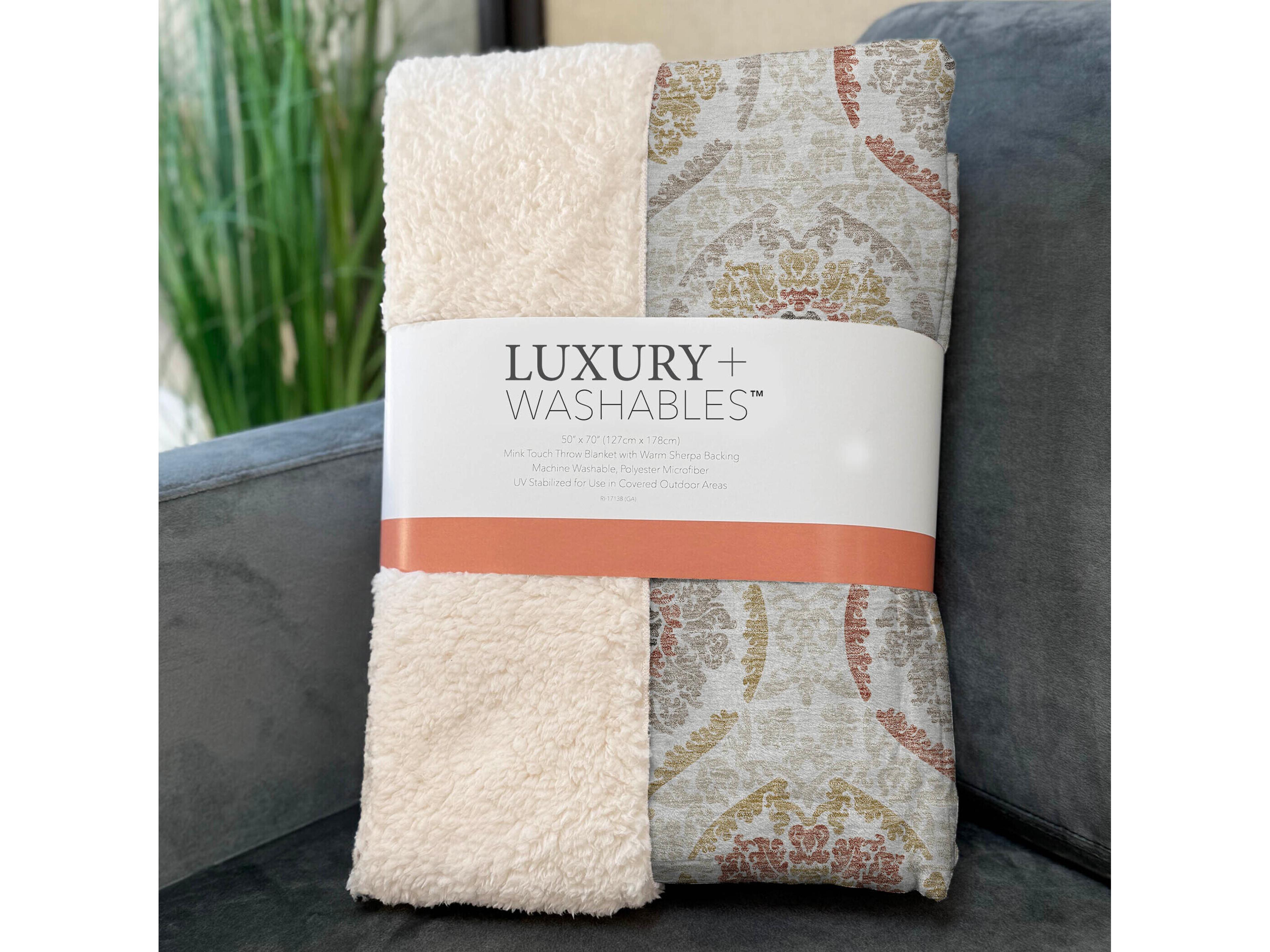 Dalyn Sherpa Ivory Polyester Throw