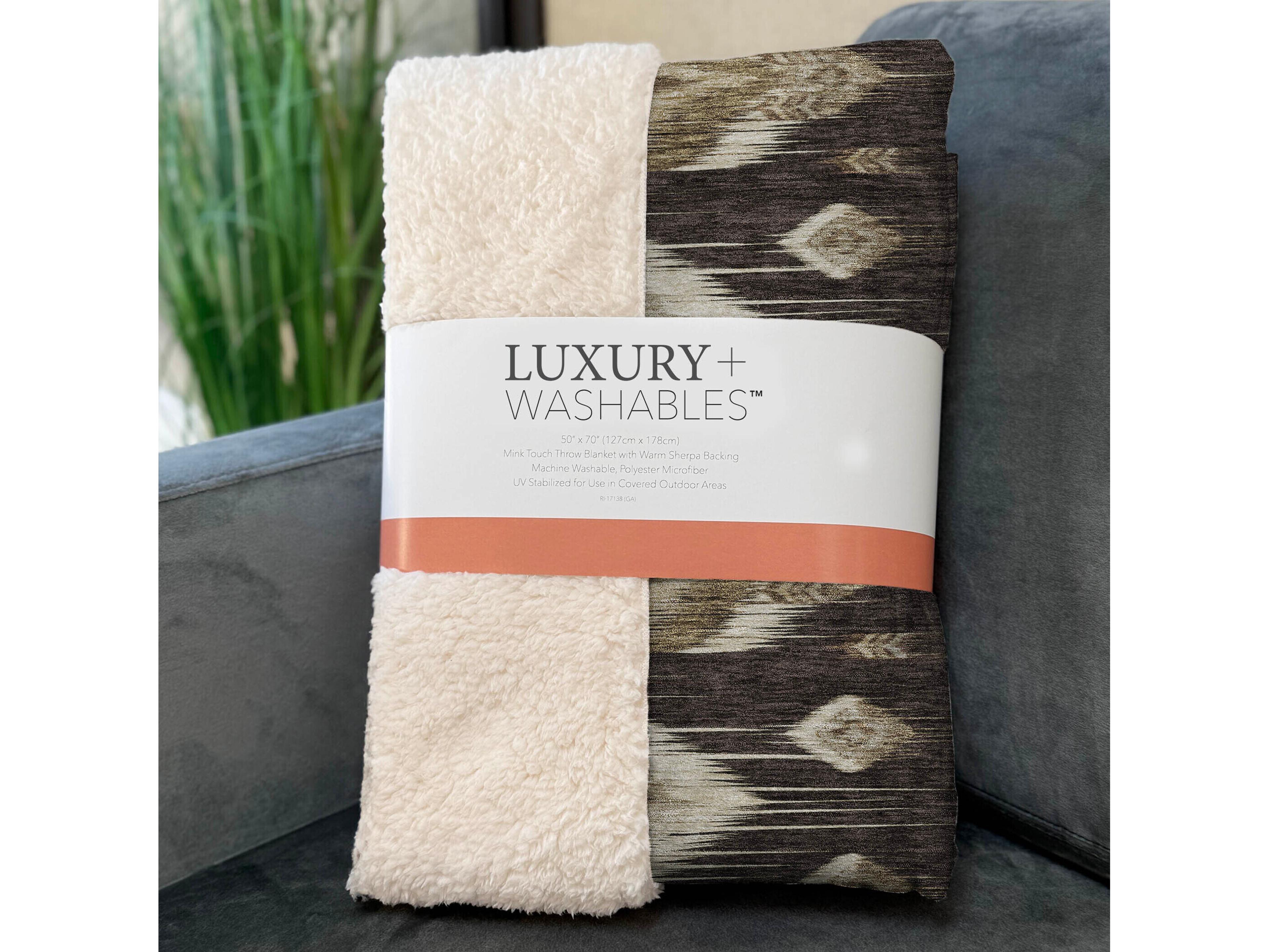 Dalyn Sherpa Brown Polyester Throw