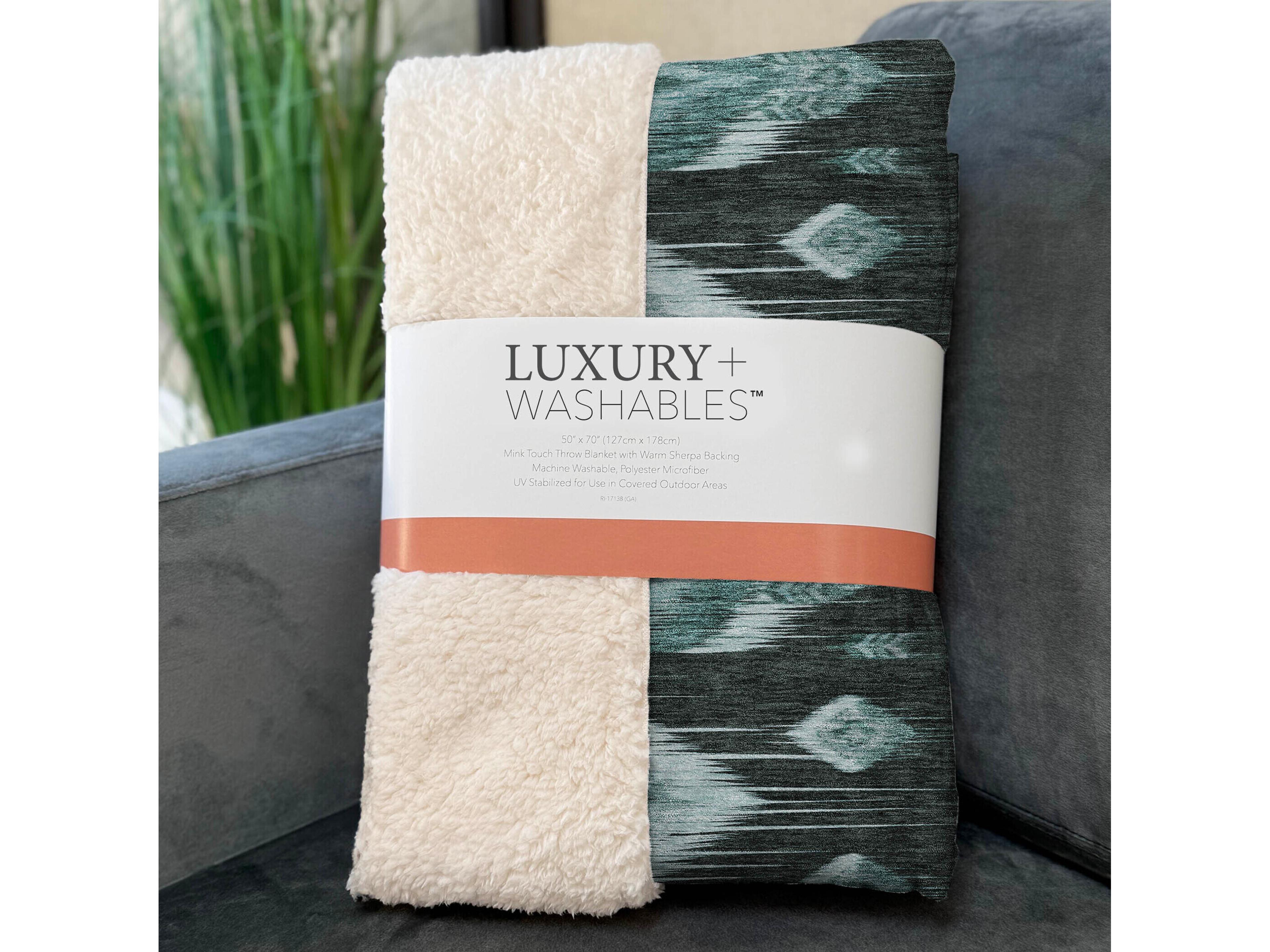 Dalyn Sherpa Teal Polyester Throw