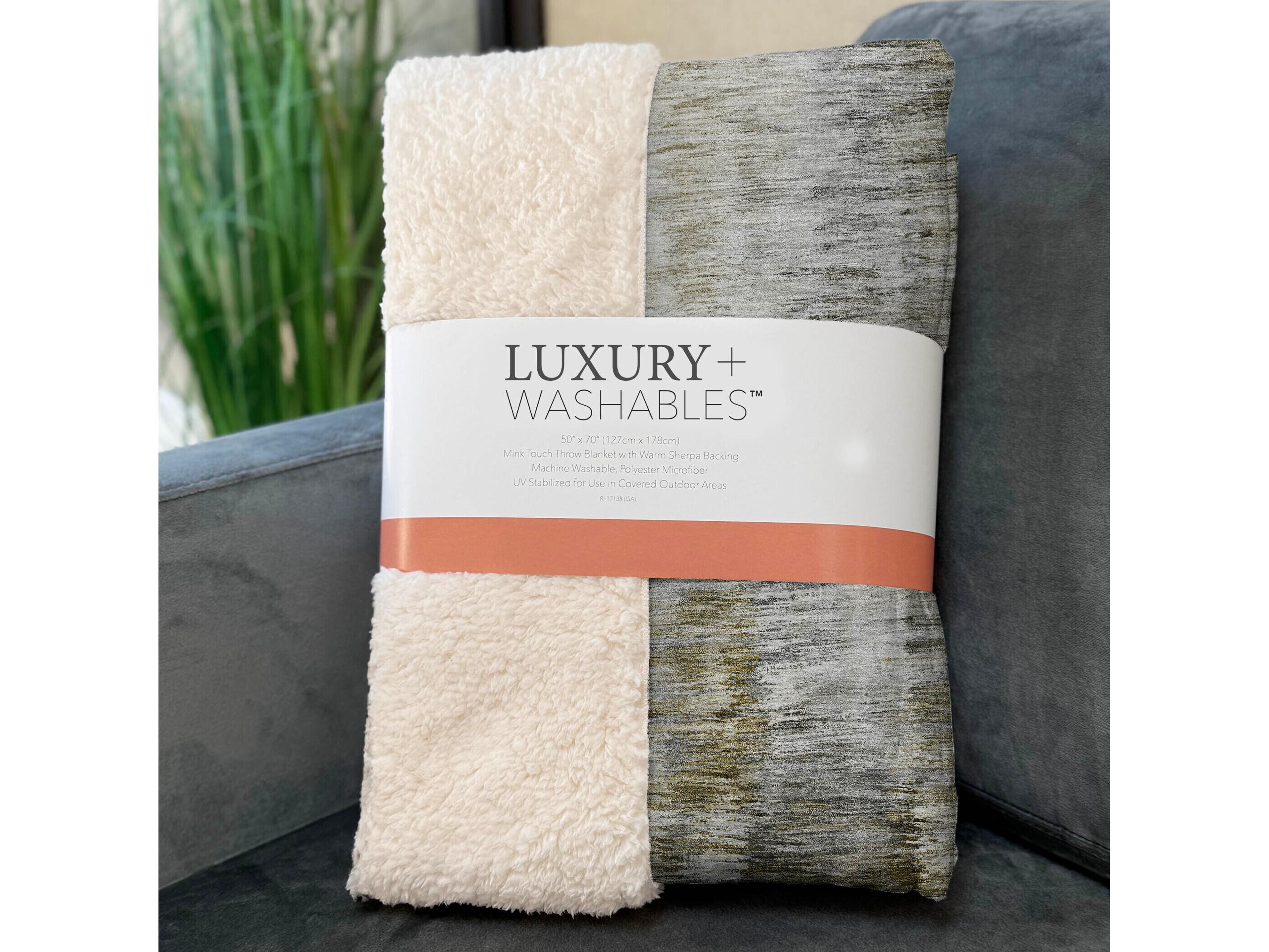 Dalyn Sherpa Brown Polyester Throw