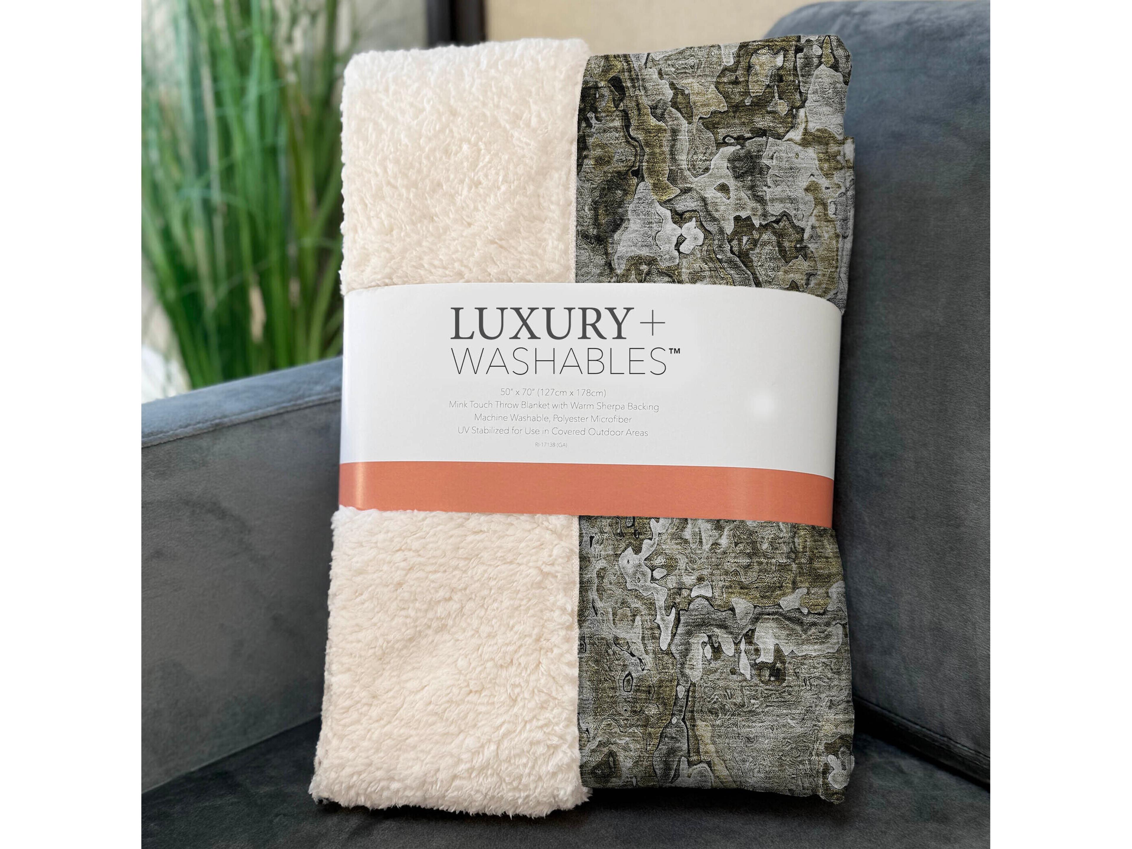 Dalyn Sherpa Brown Polyester Throw