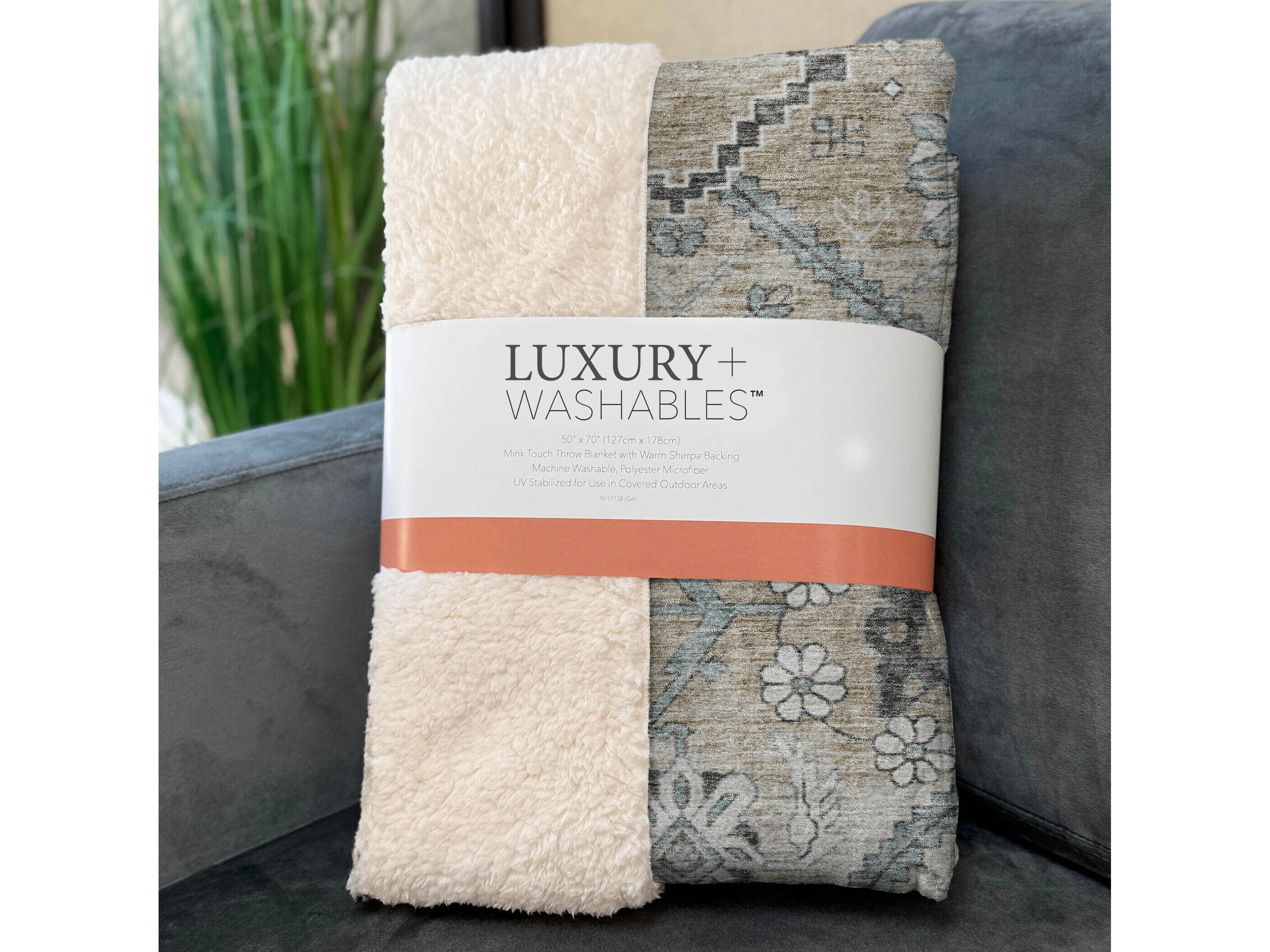 Dalyn Sherpa Brown Polyester Throw