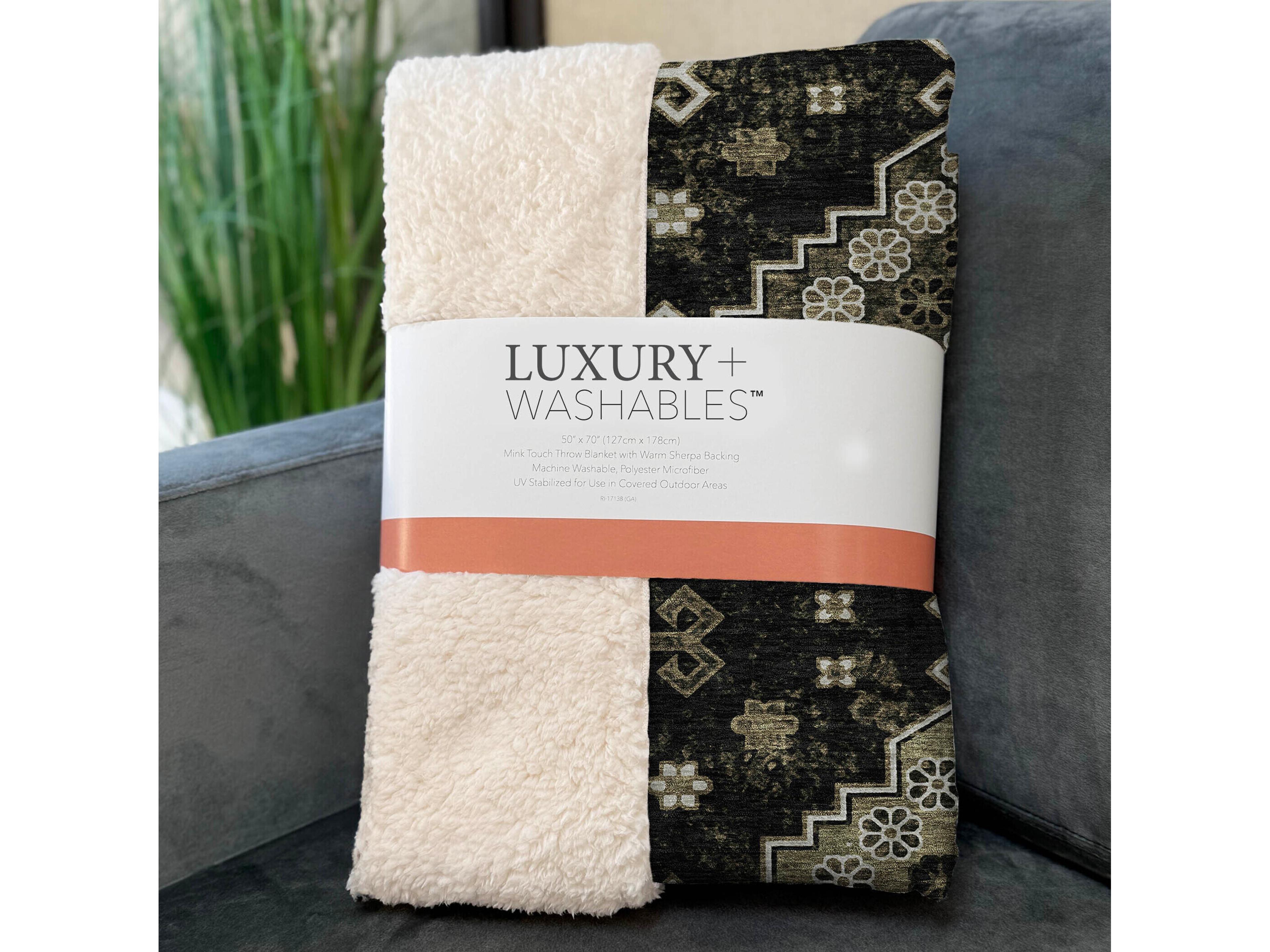 Dalyn Sherpa Black Polyester Throw