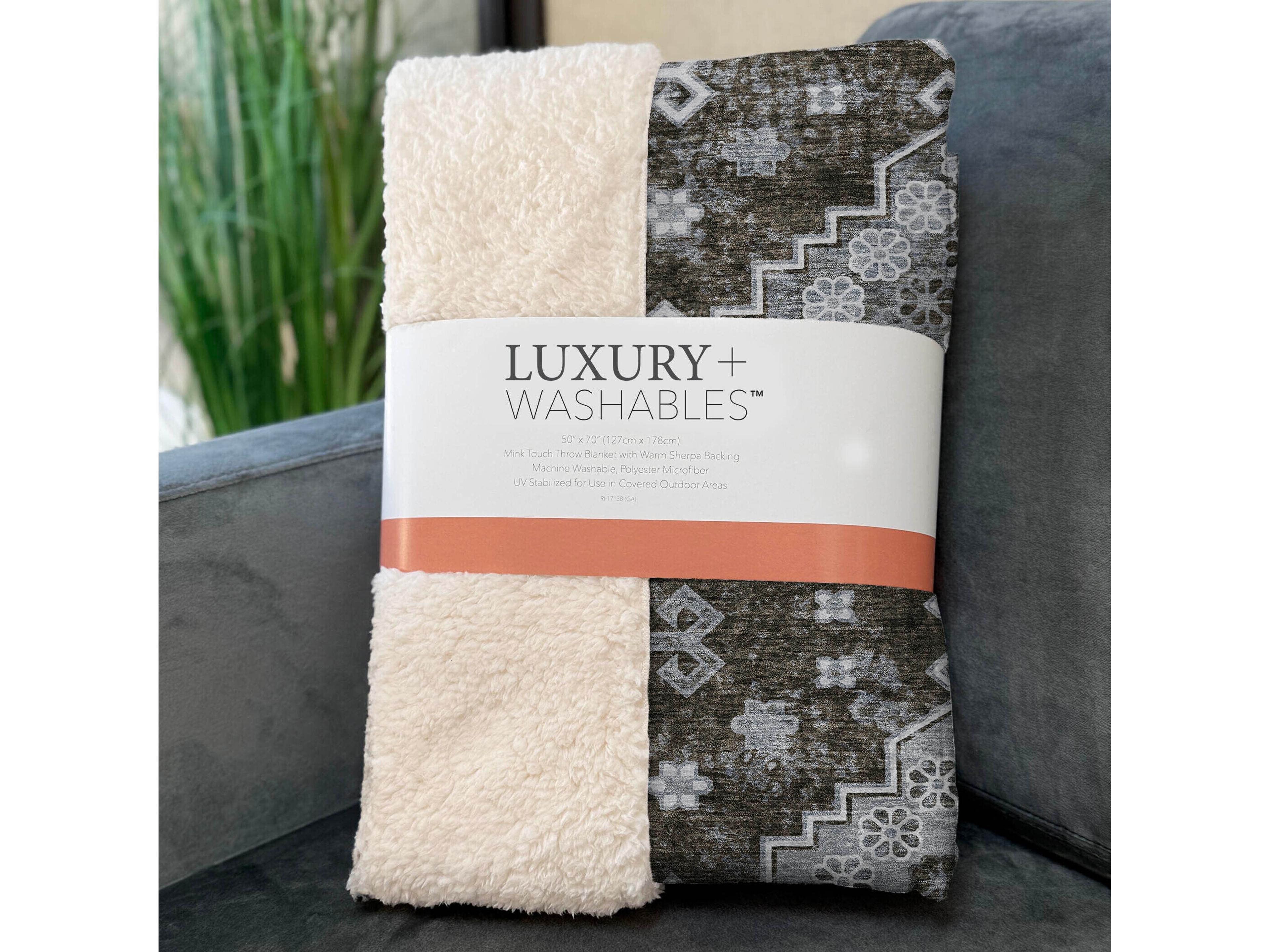 Dalyn Sherpa Brown Polyester Throw