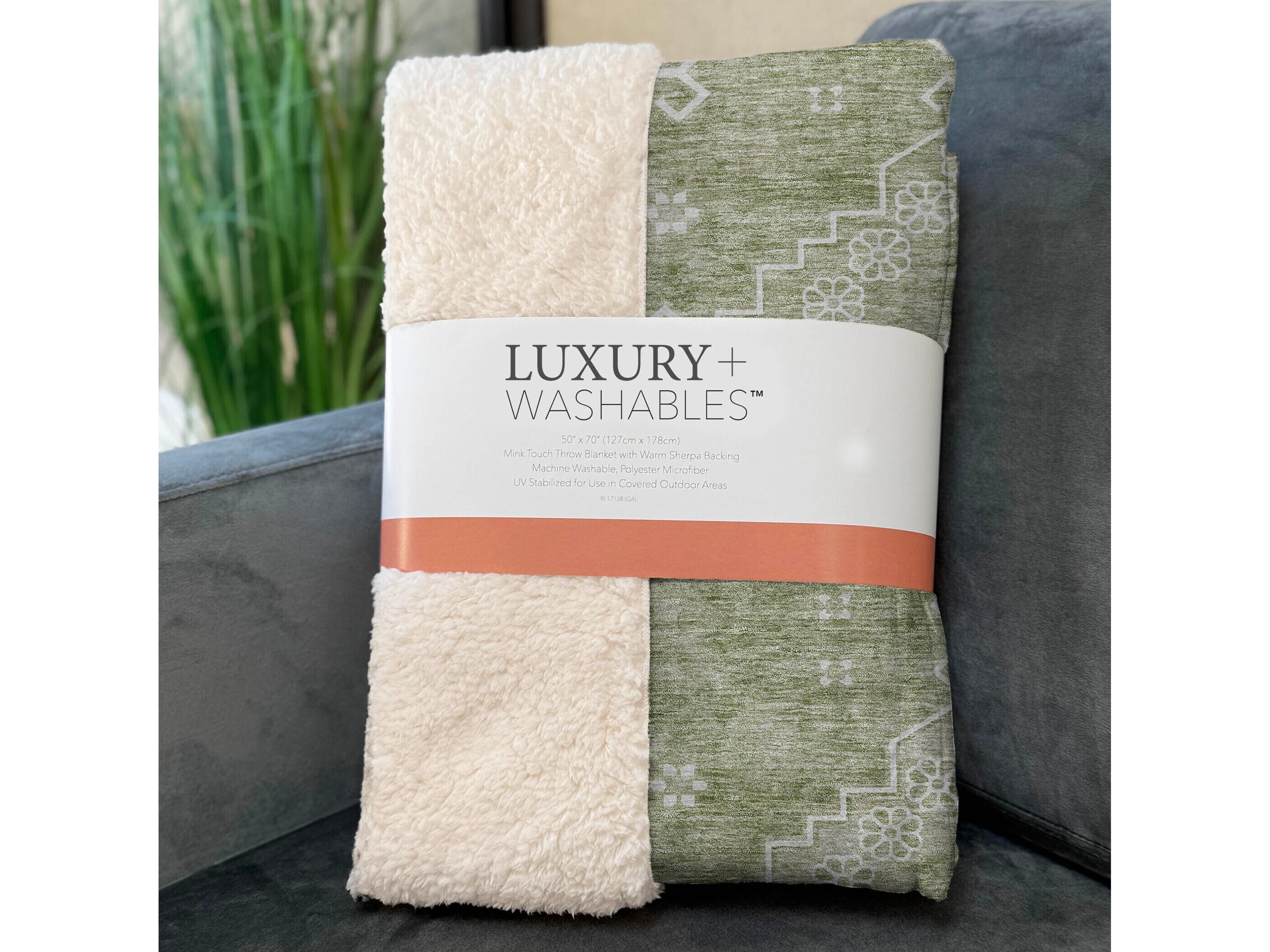 Dalyn Sherpa Green Polyester Throw