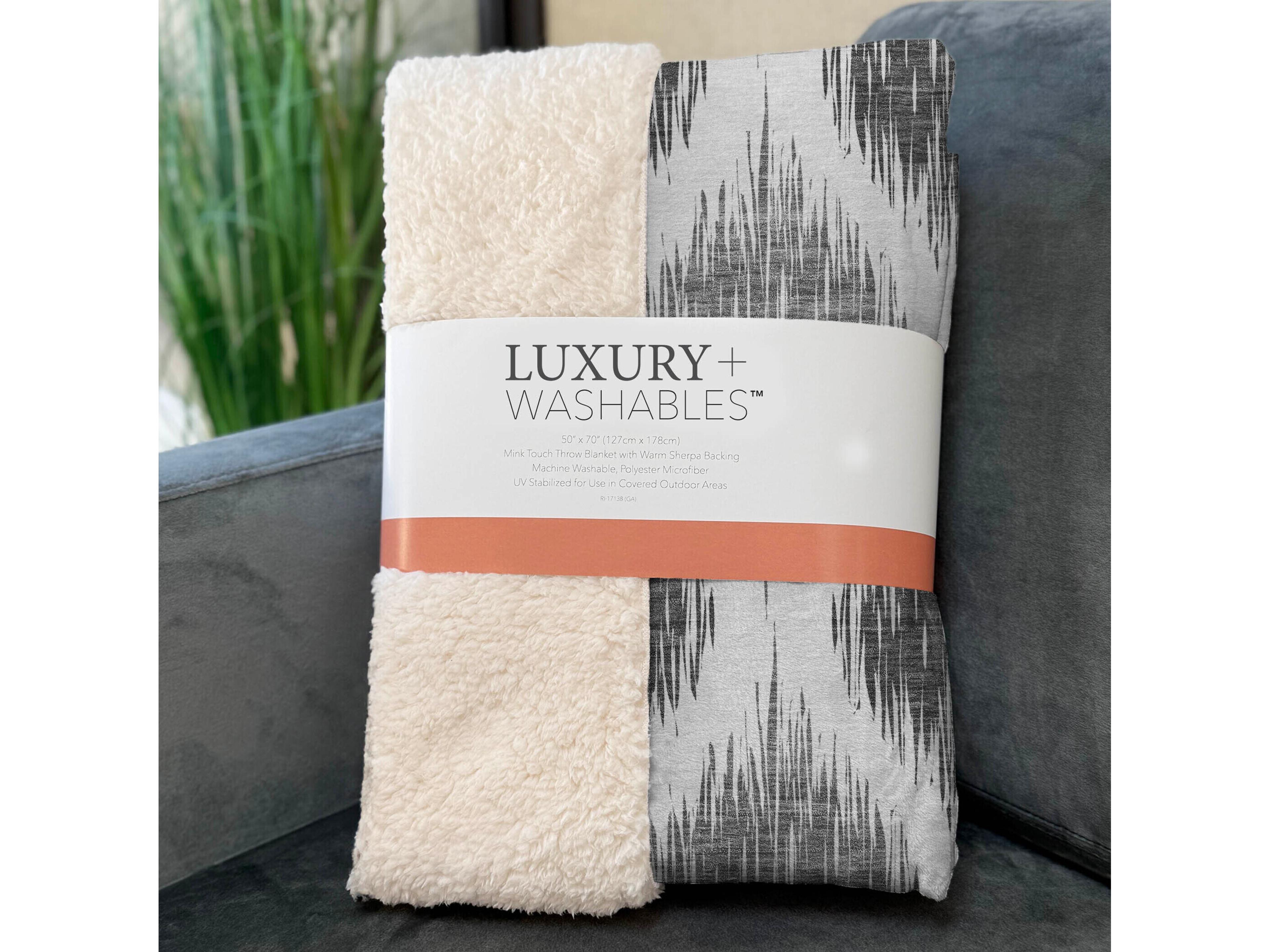 Dalyn Sherpa Gray Polyester Throw