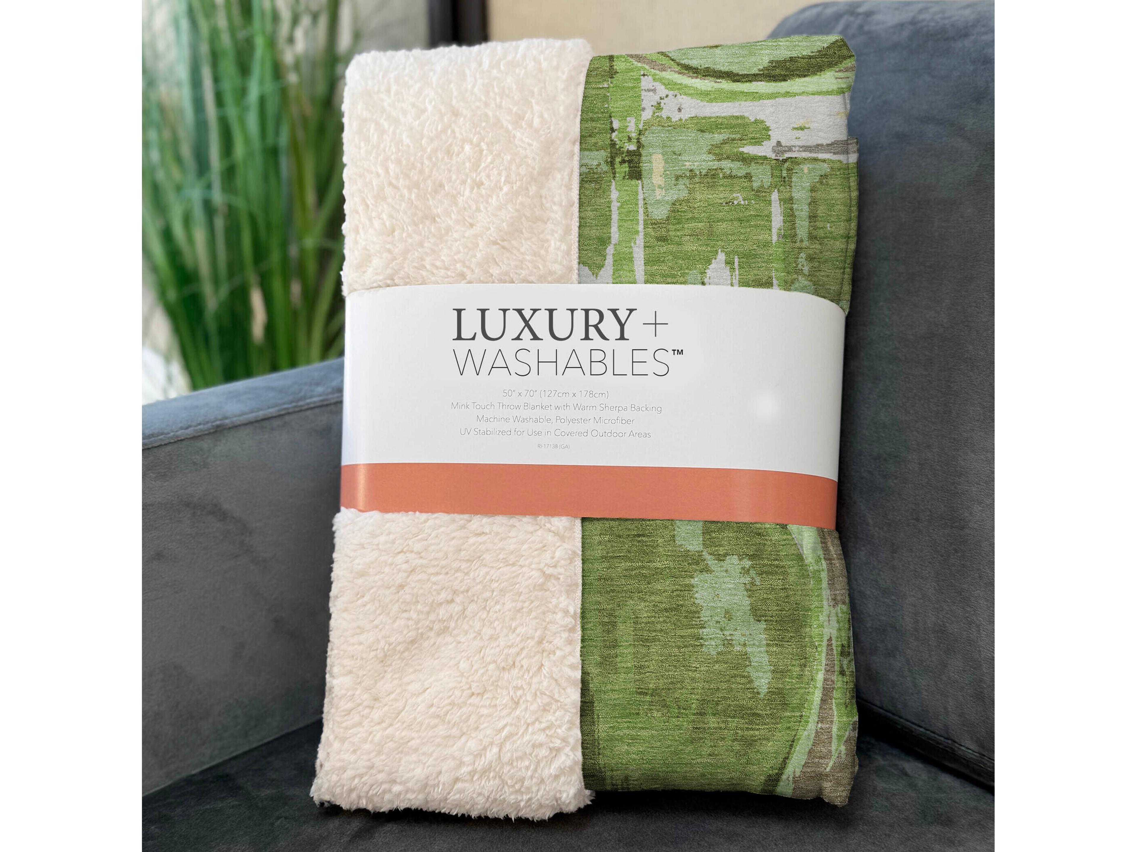 Dalyn Sherpa Green Polyester Throw