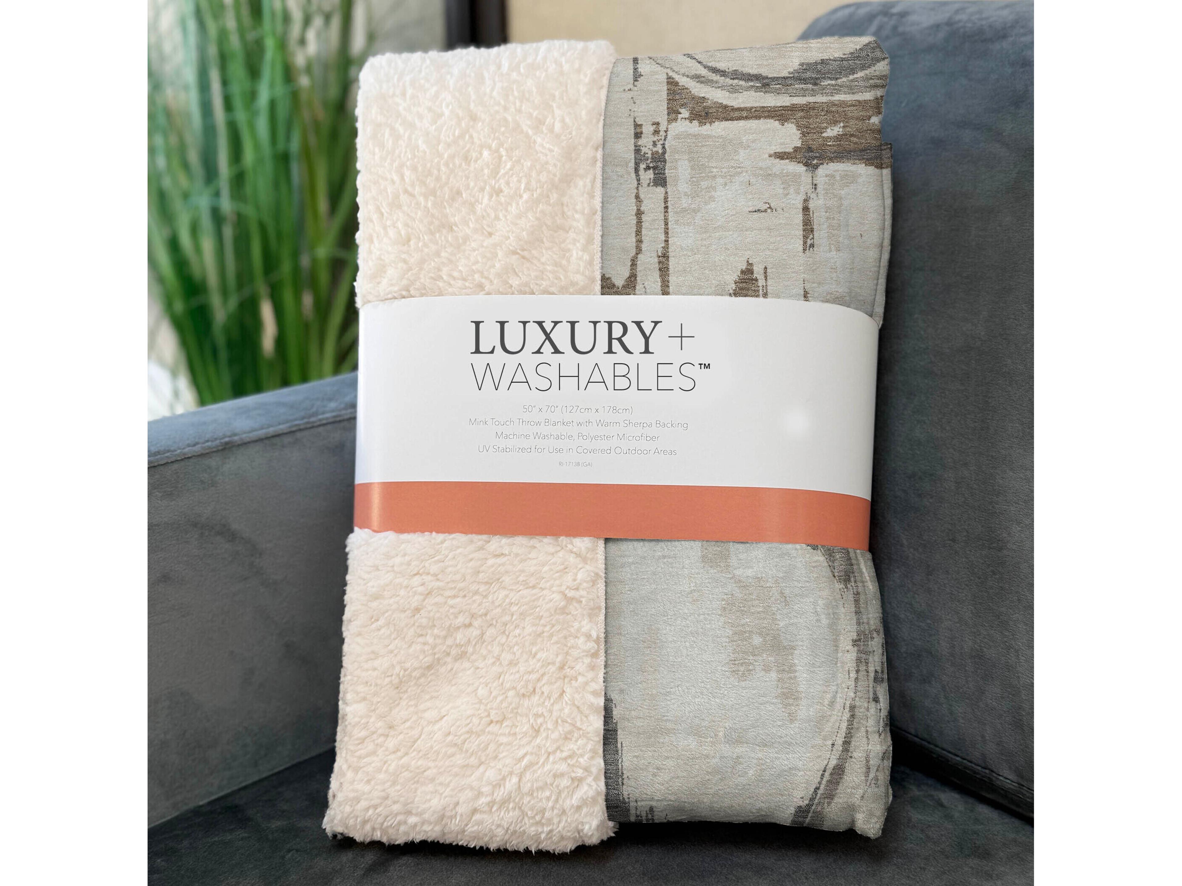 Dalyn Sherpa Ivory Polyester Throw