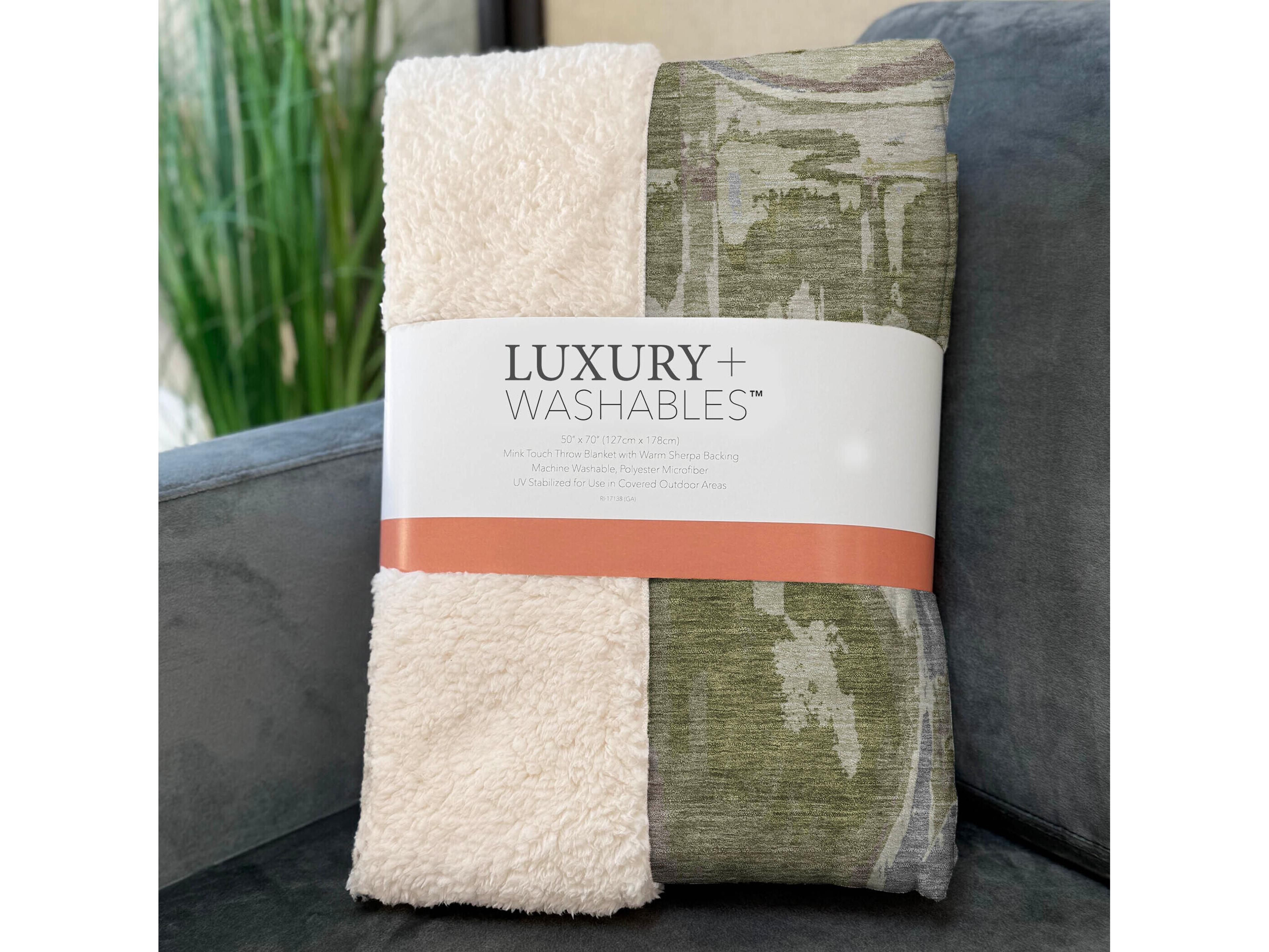 Dalyn Sherpa Green Polyester Throw