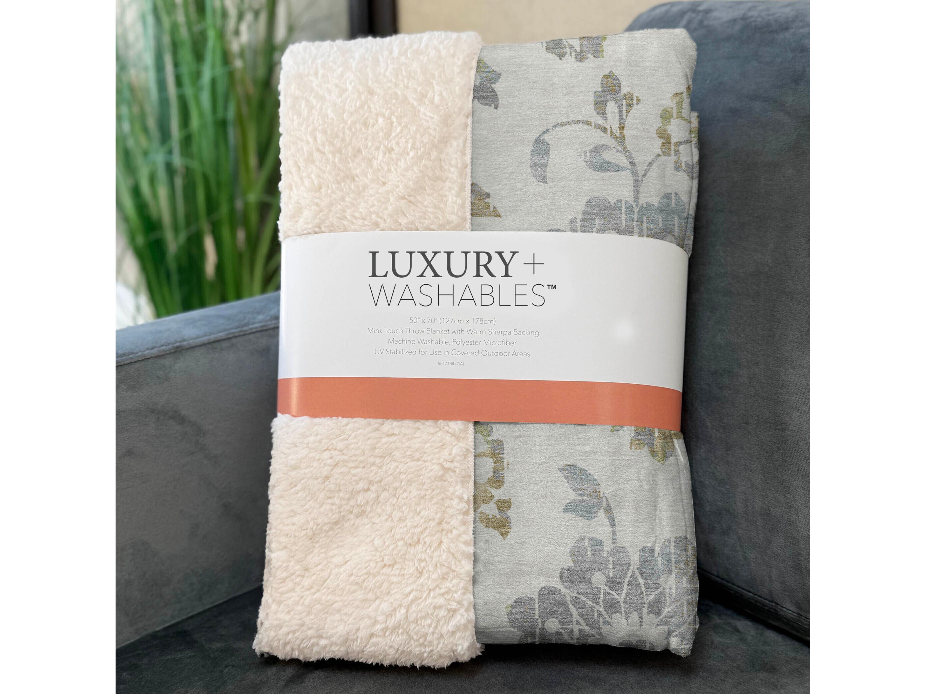 Dalyn Sherpa Ivory Polyester Throw