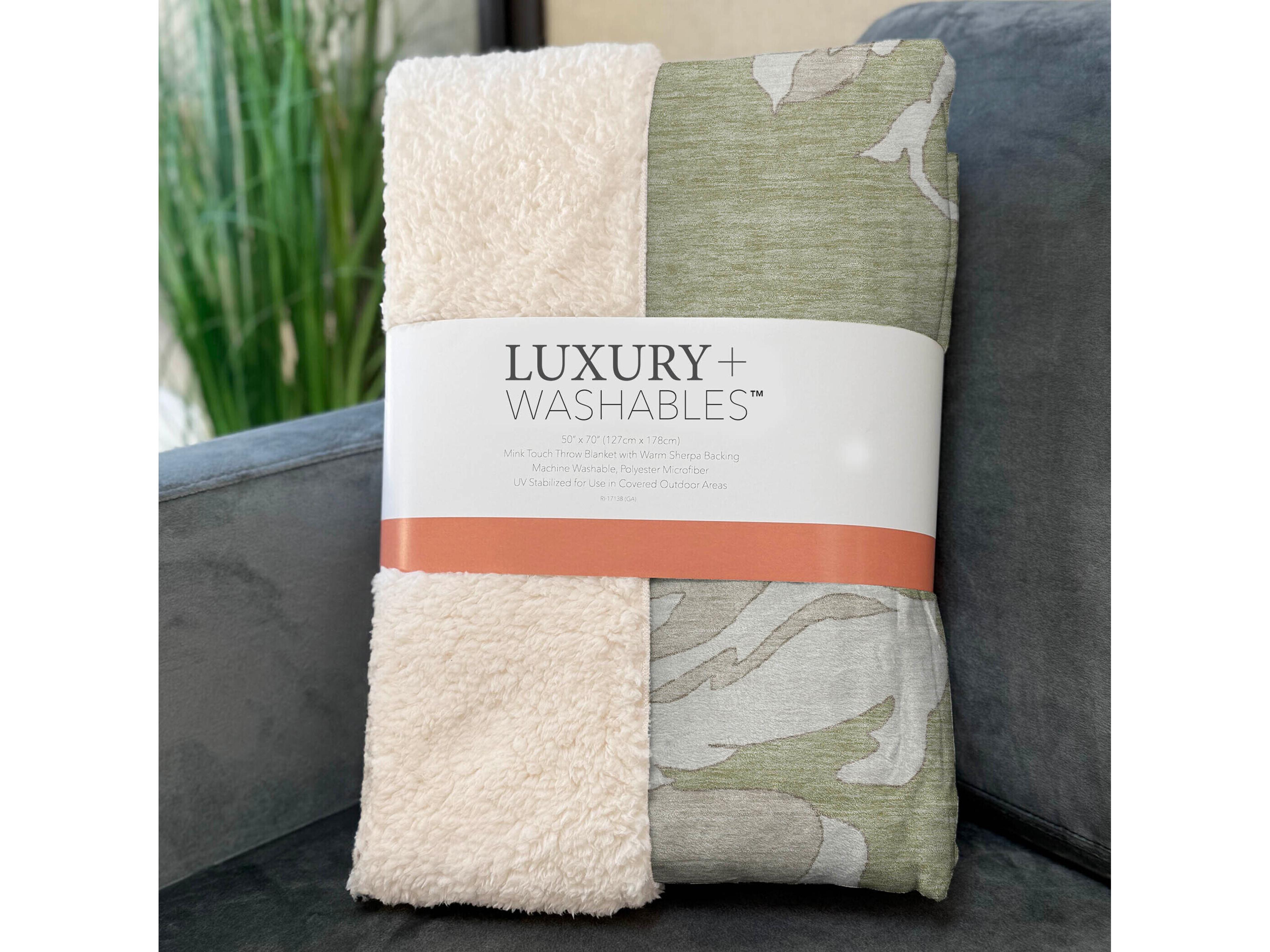 Dalyn Sherpa Green Polyester Throw