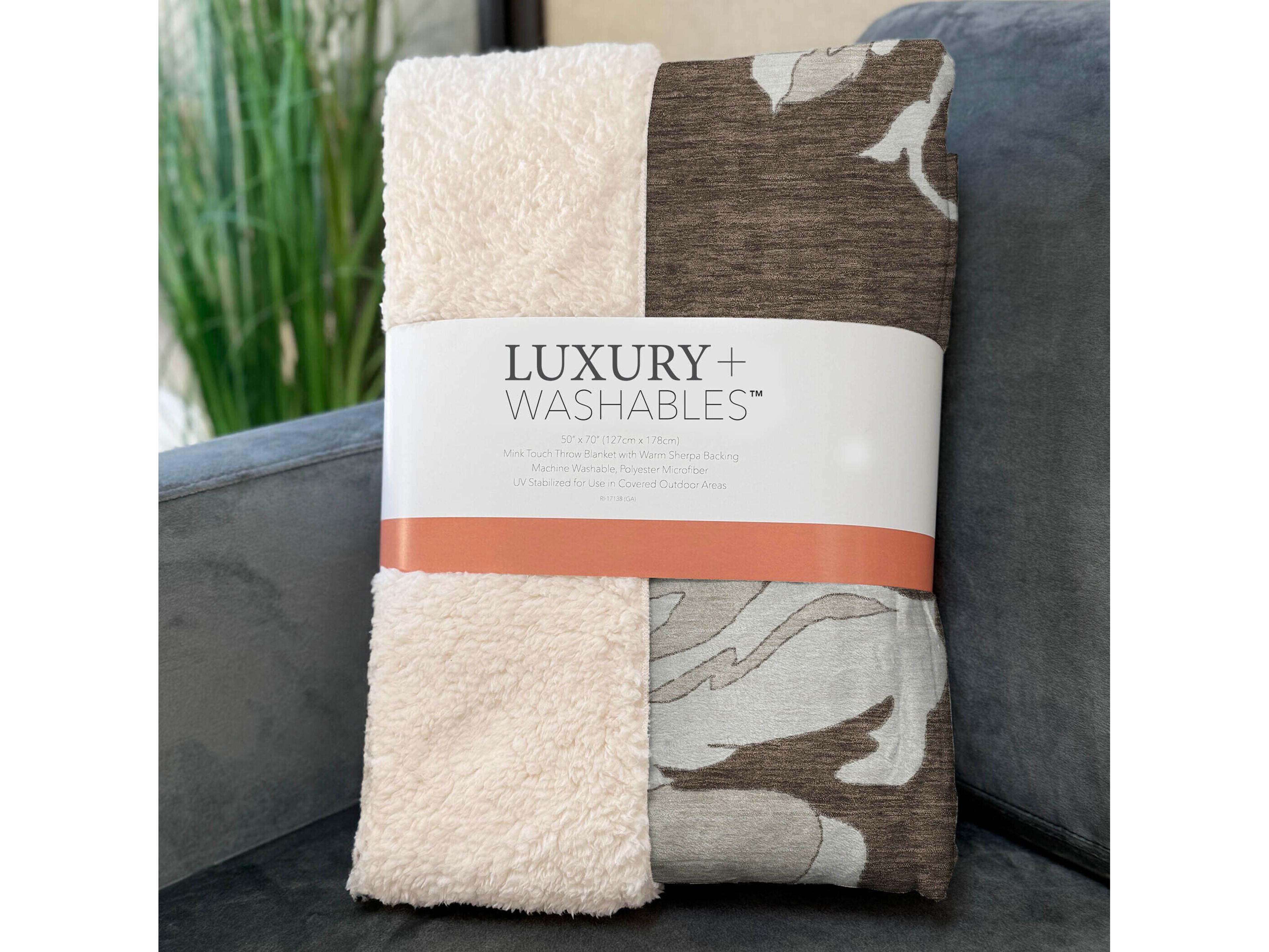 Dalyn Sherpa Brown Polyester Throw