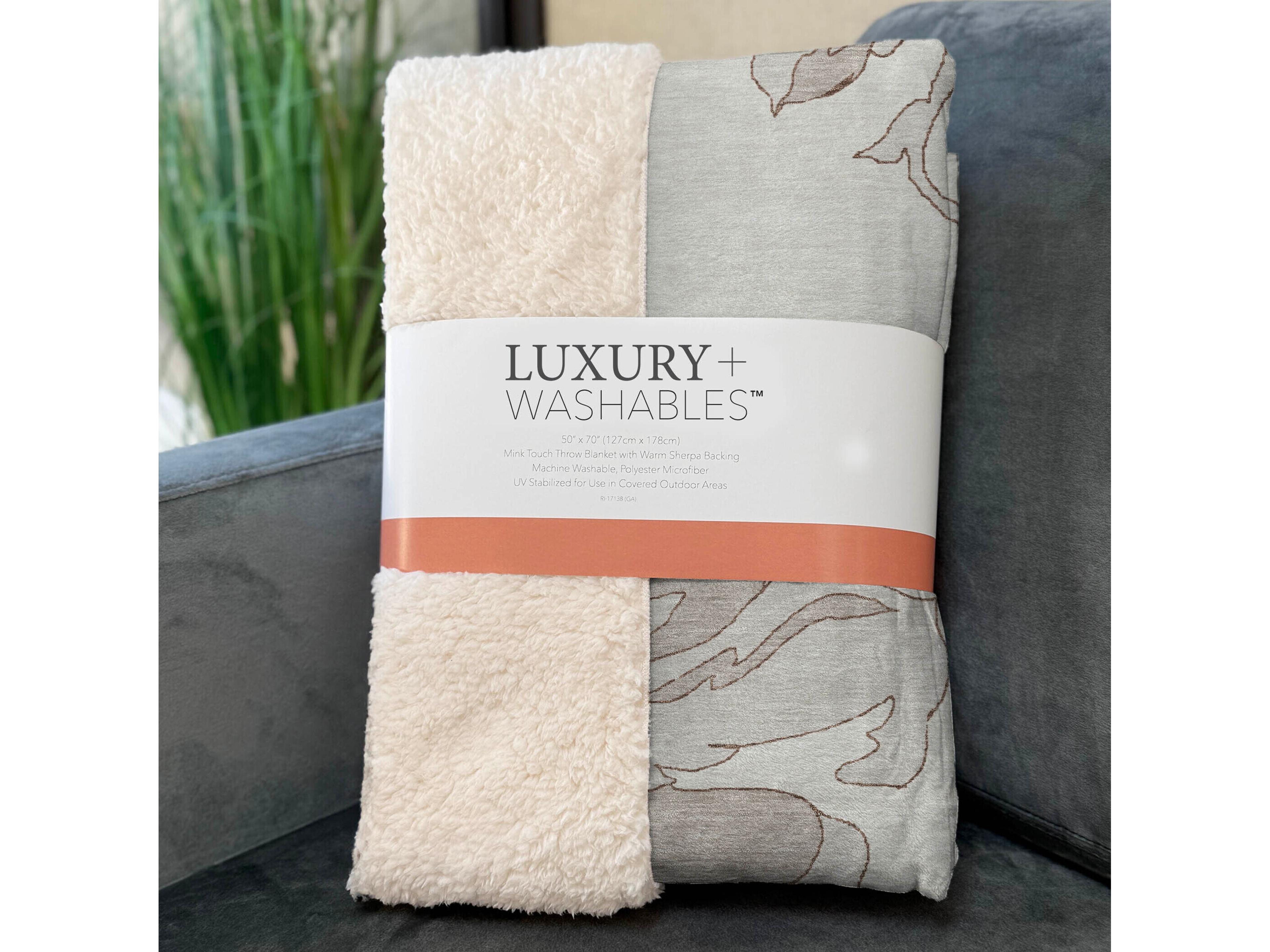 Dalyn Sherpa Ivory Polyester Throw